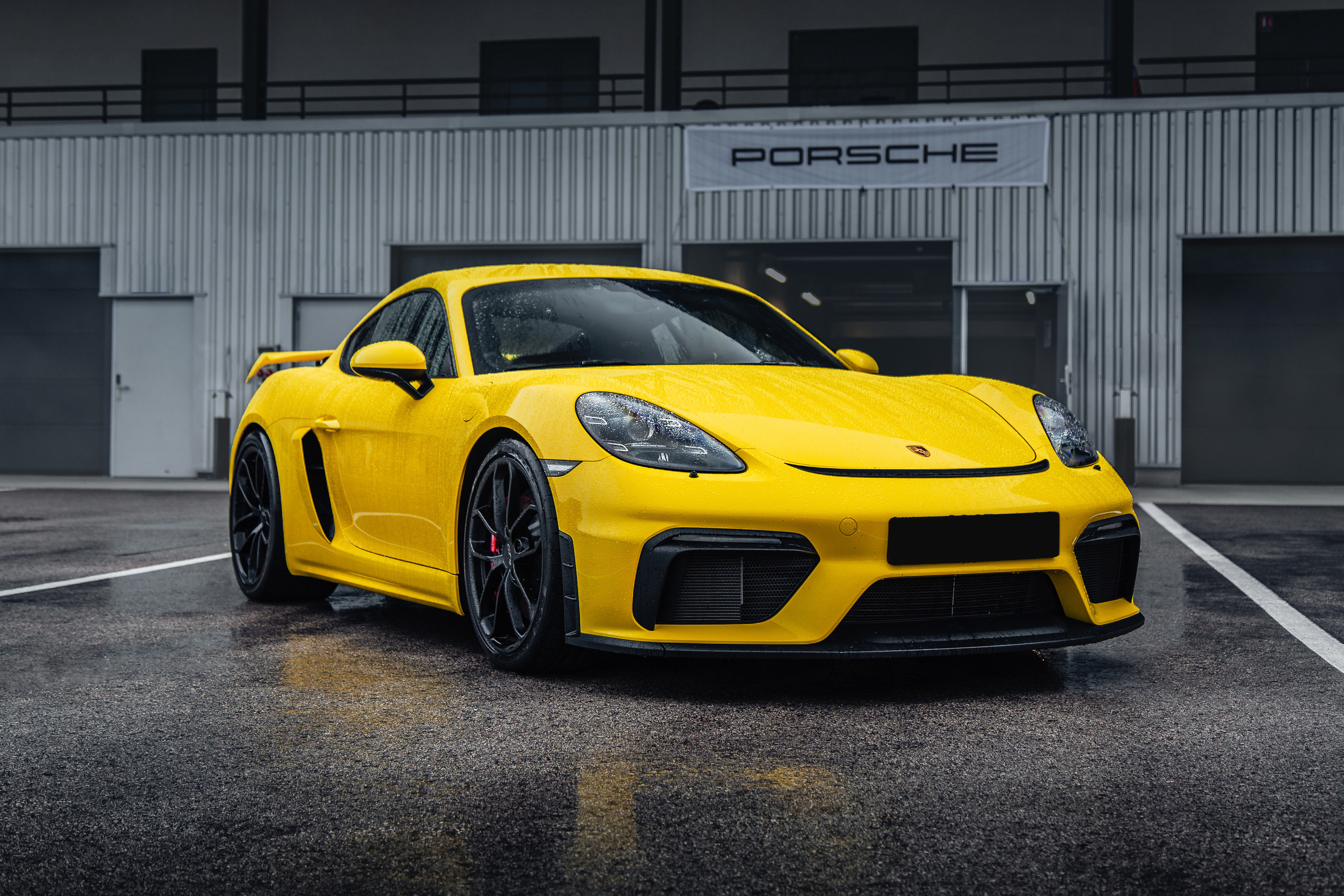 Porsche 718 GT4. Photographer in Paris — Vitalii Motruk