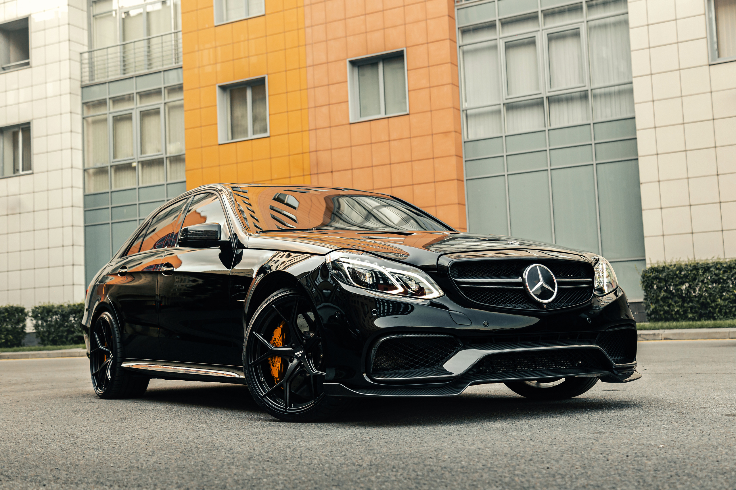 Mercedes-Benz E63 AMG. Photographer in Paris — Vitalii Motruk