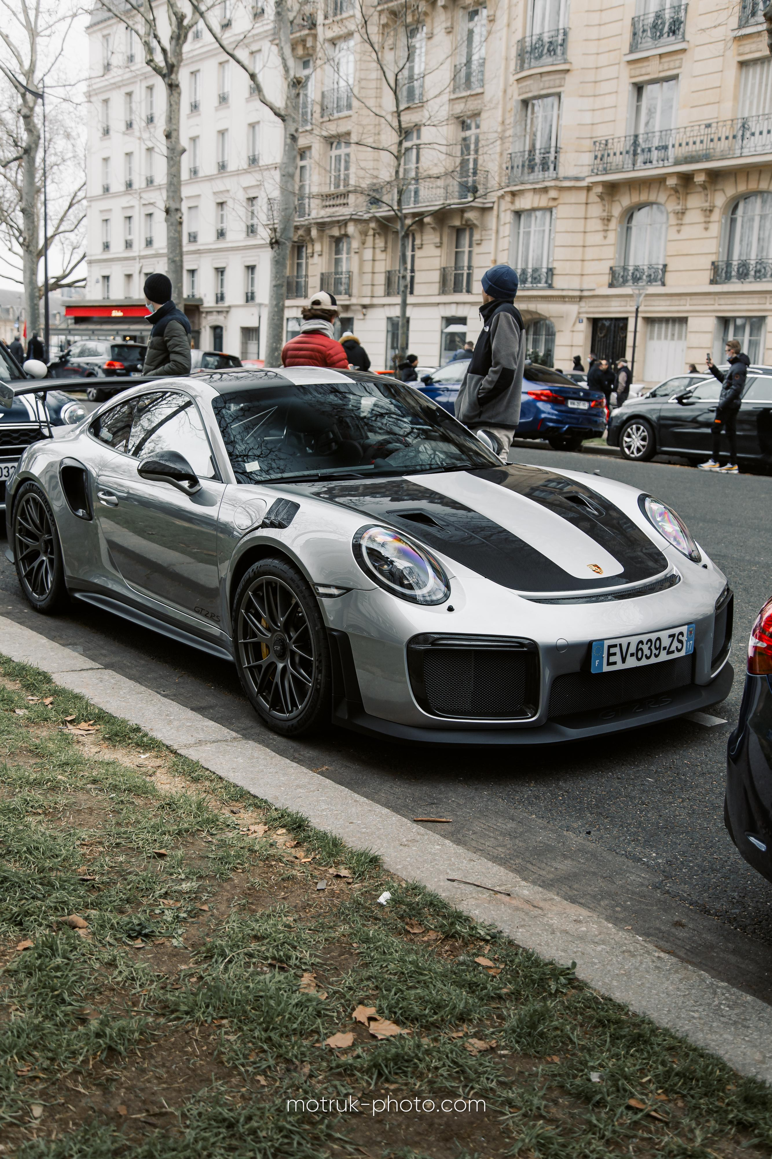Place Vauban 23 janvier. Photographer in Paris — Vitalii Motruk