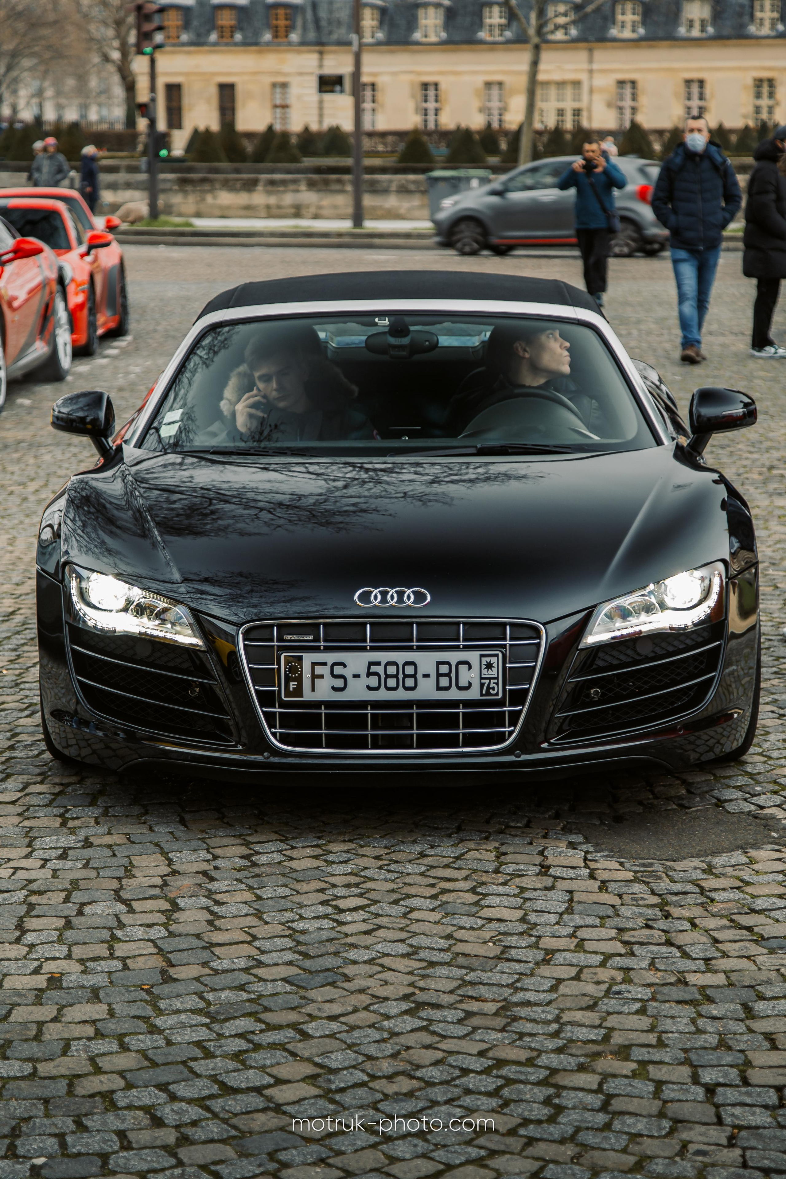 Place Vauban 23 janvier. Photographer in Paris — Vitalii Motruk