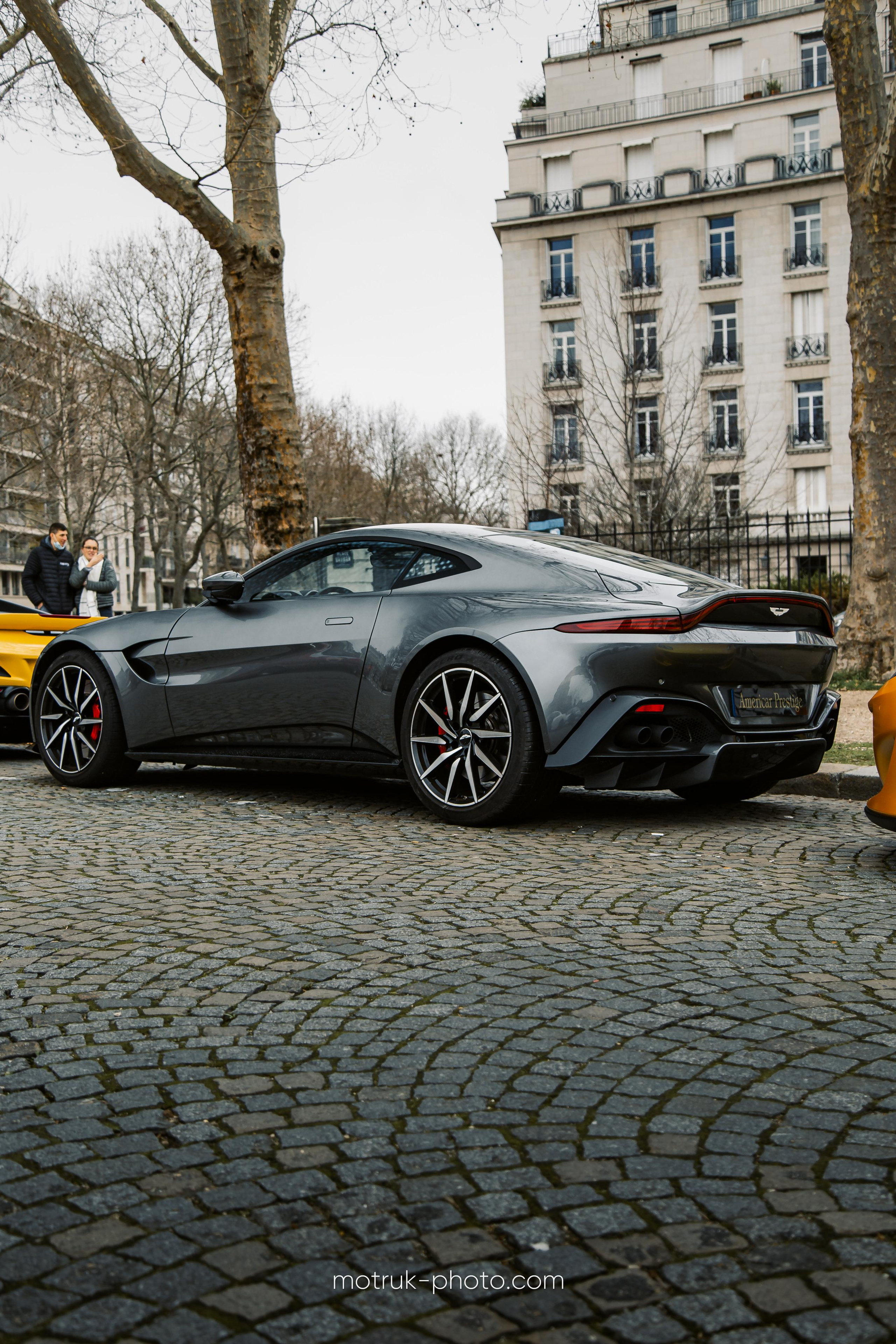 Place Vauban 23 janvier. Photographer in Paris — Vitalii Motruk