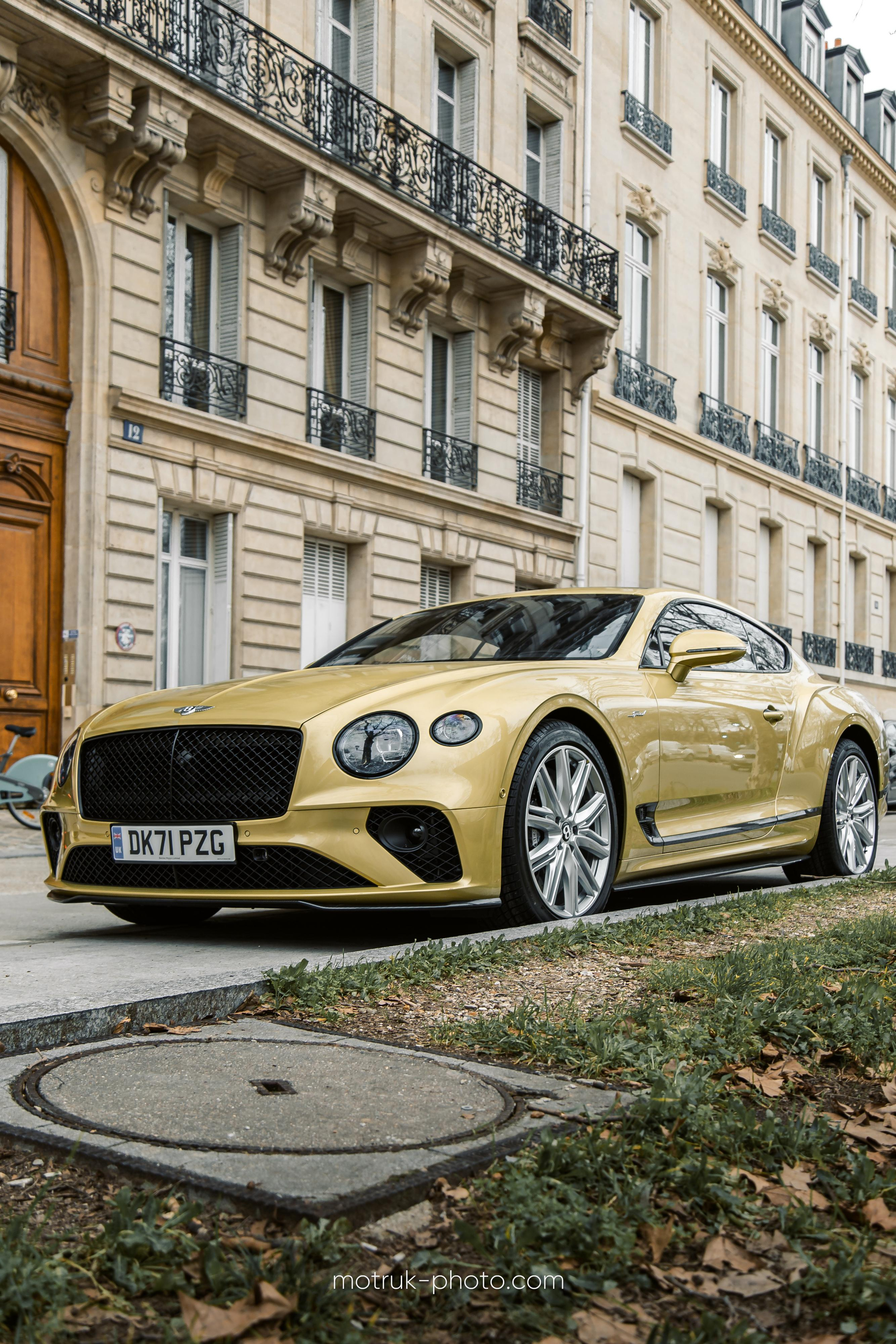 Place Vauban 23 janvier. Photographer in Paris — Vitalii Motruk