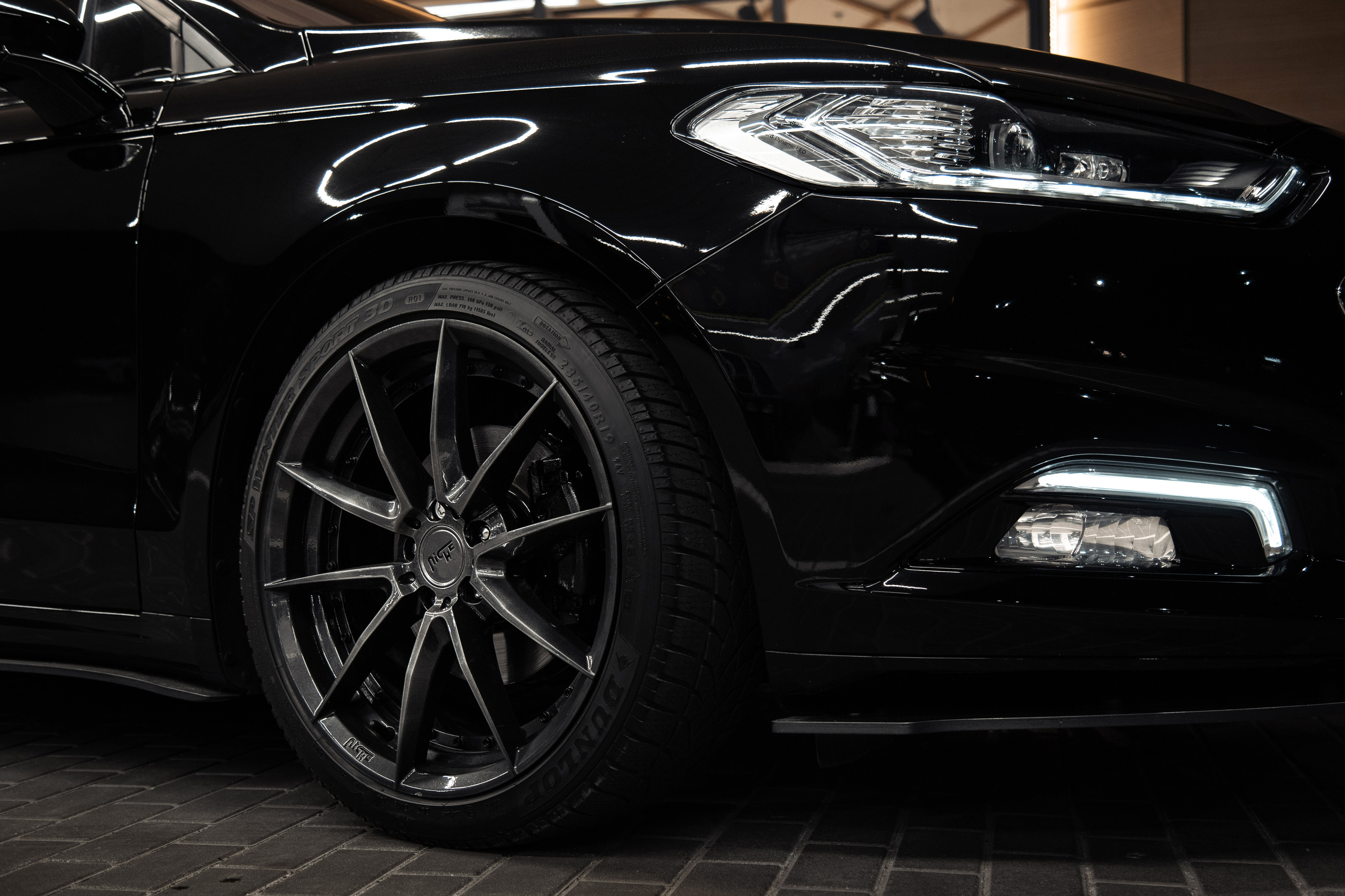 Ford Fusion. Photographer in Paris — Vitalii Motruk