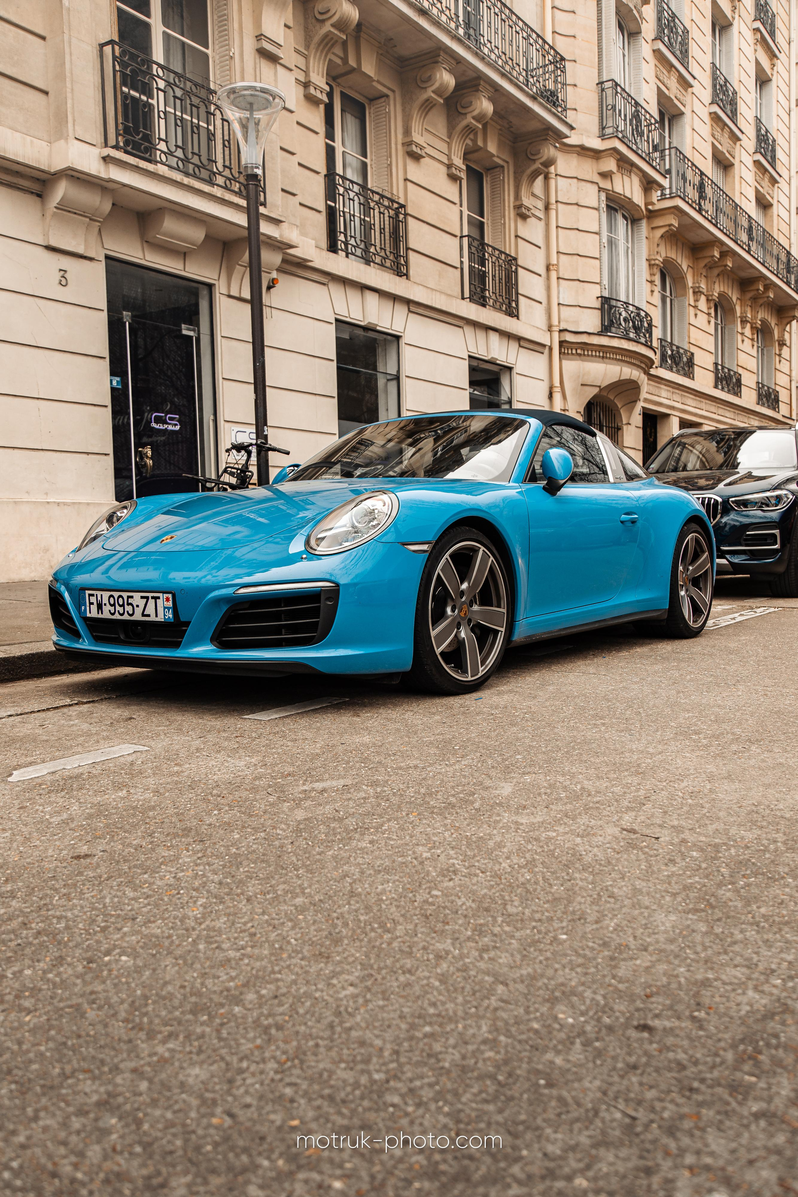 Place Vauban 23 janvier. Photographer in Paris — Vitalii Motruk