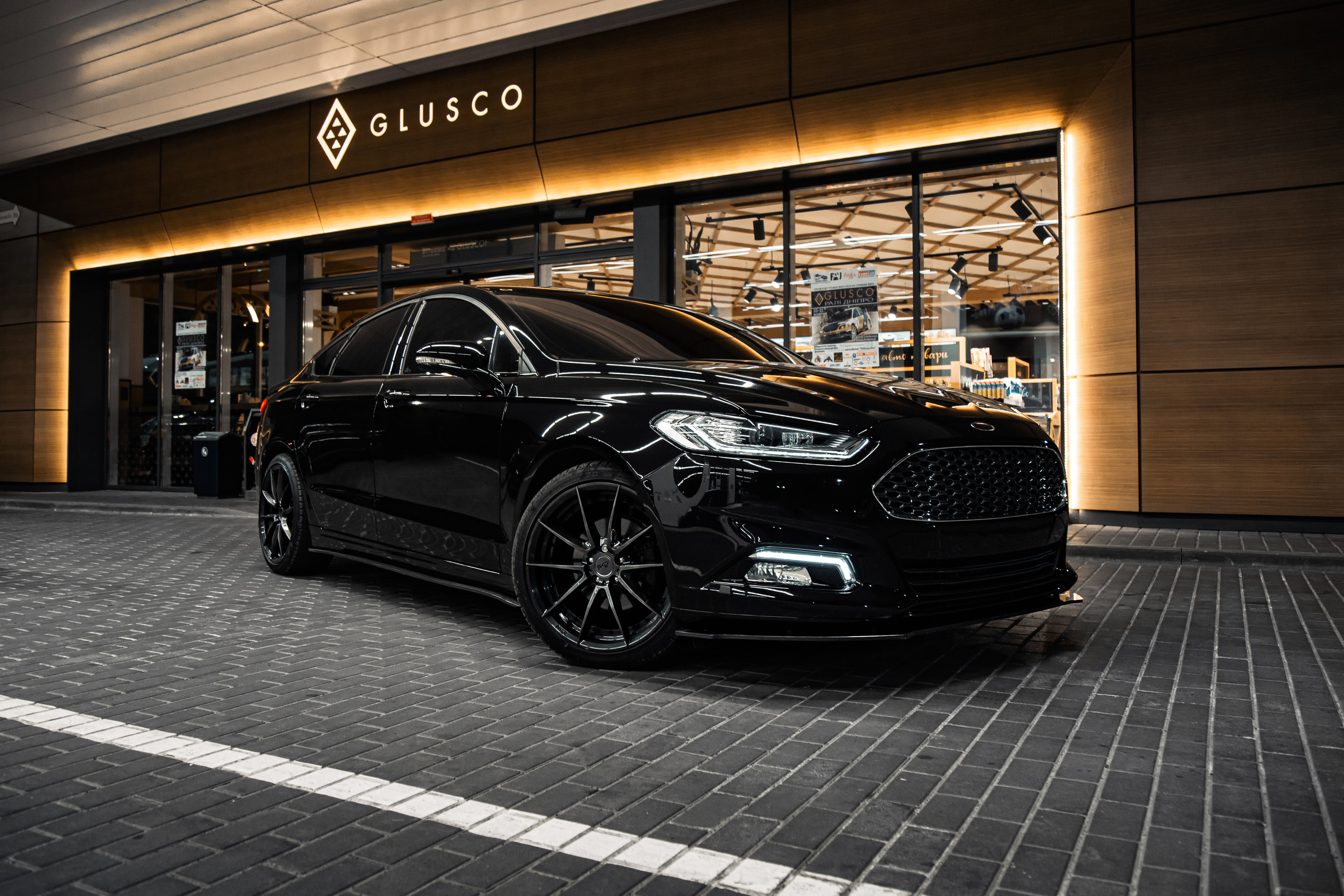 Ford Fusion. Photographer in Paris — Vitalii Motruk