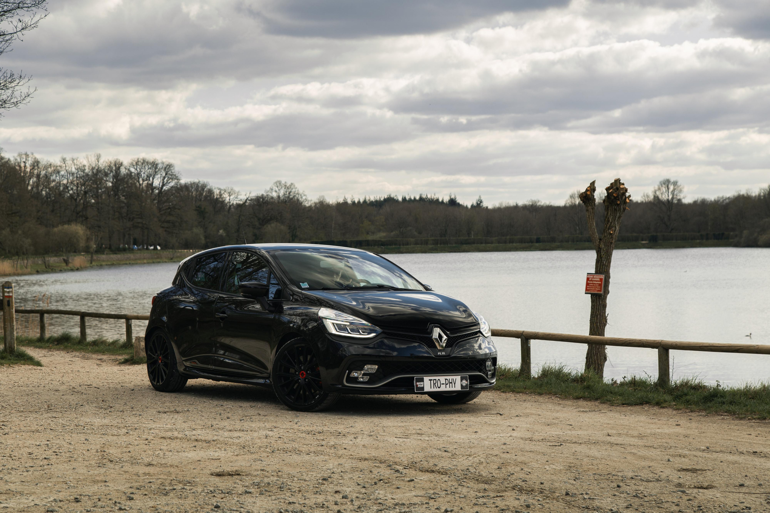 Balade avec Renault Sport. Photographer in Paris — Vitalii Motruk
