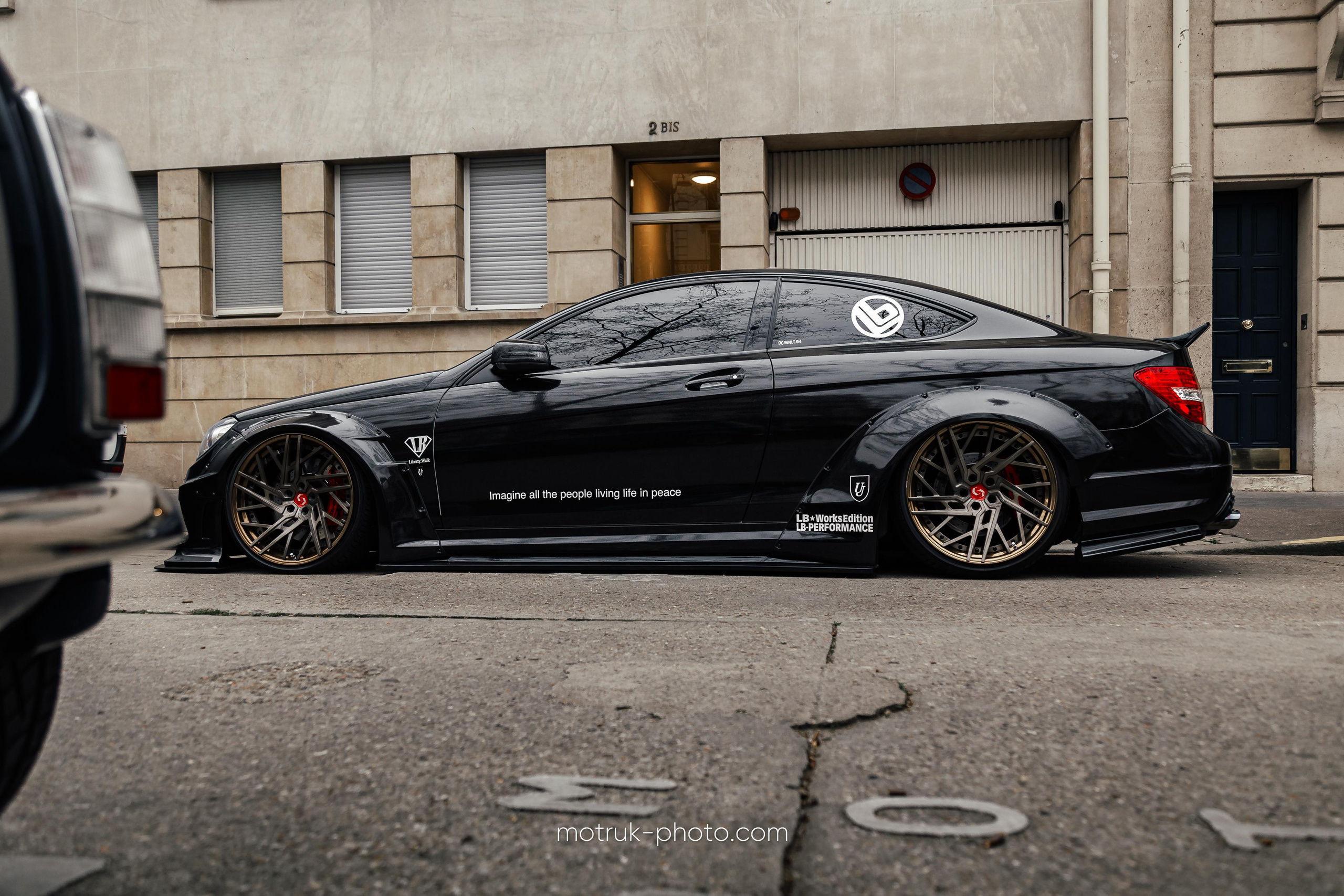 Place Vauban 23 janvier. Photographer in Paris — Vitalii Motruk