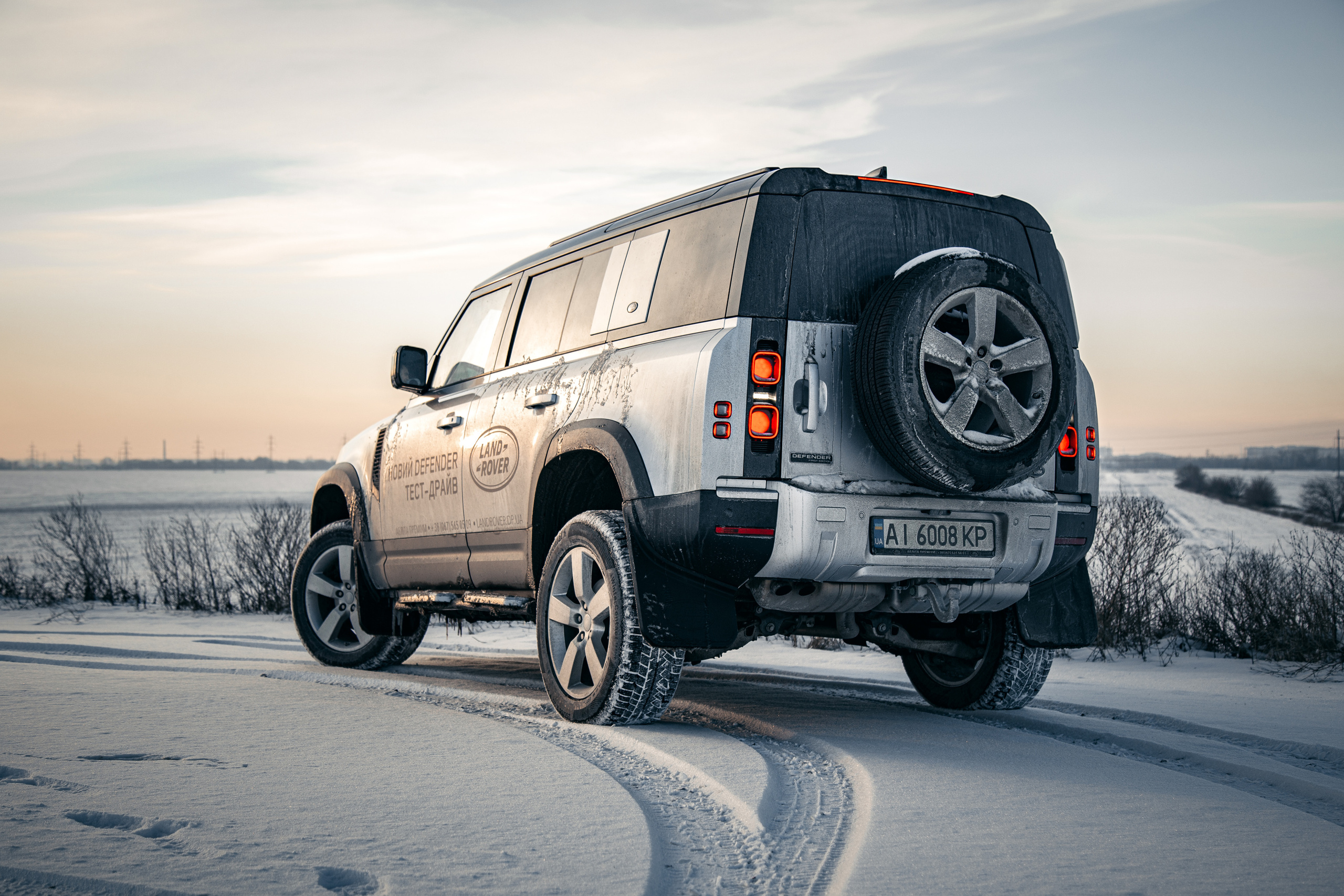 Land Rover Defender. Photographe de voitures à Paris — Vitalii Motruk