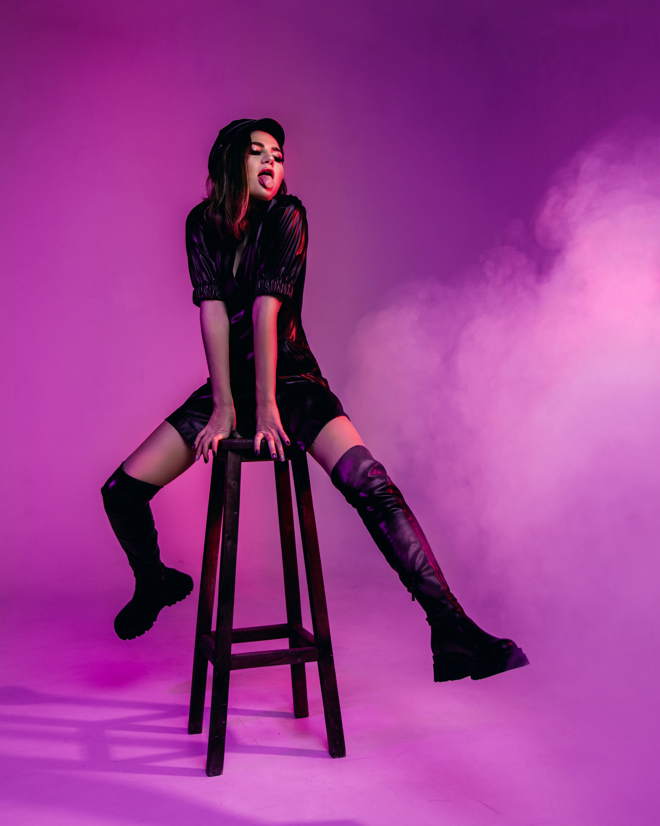 Tania. Photographe de voitures à Paris — Vitalii Motruk