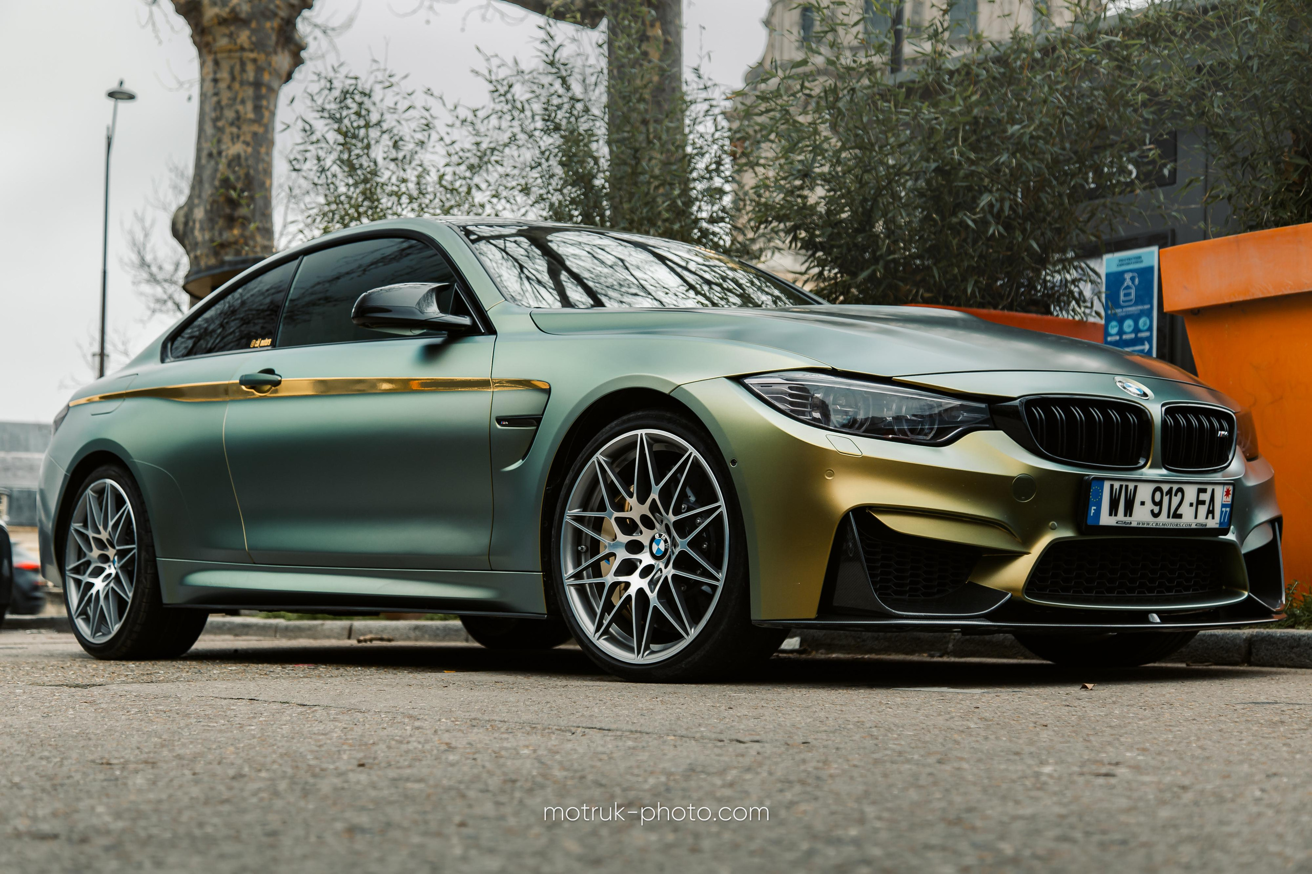 Place Vauban 23 janvier. Photographer in Paris — Vitalii Motruk