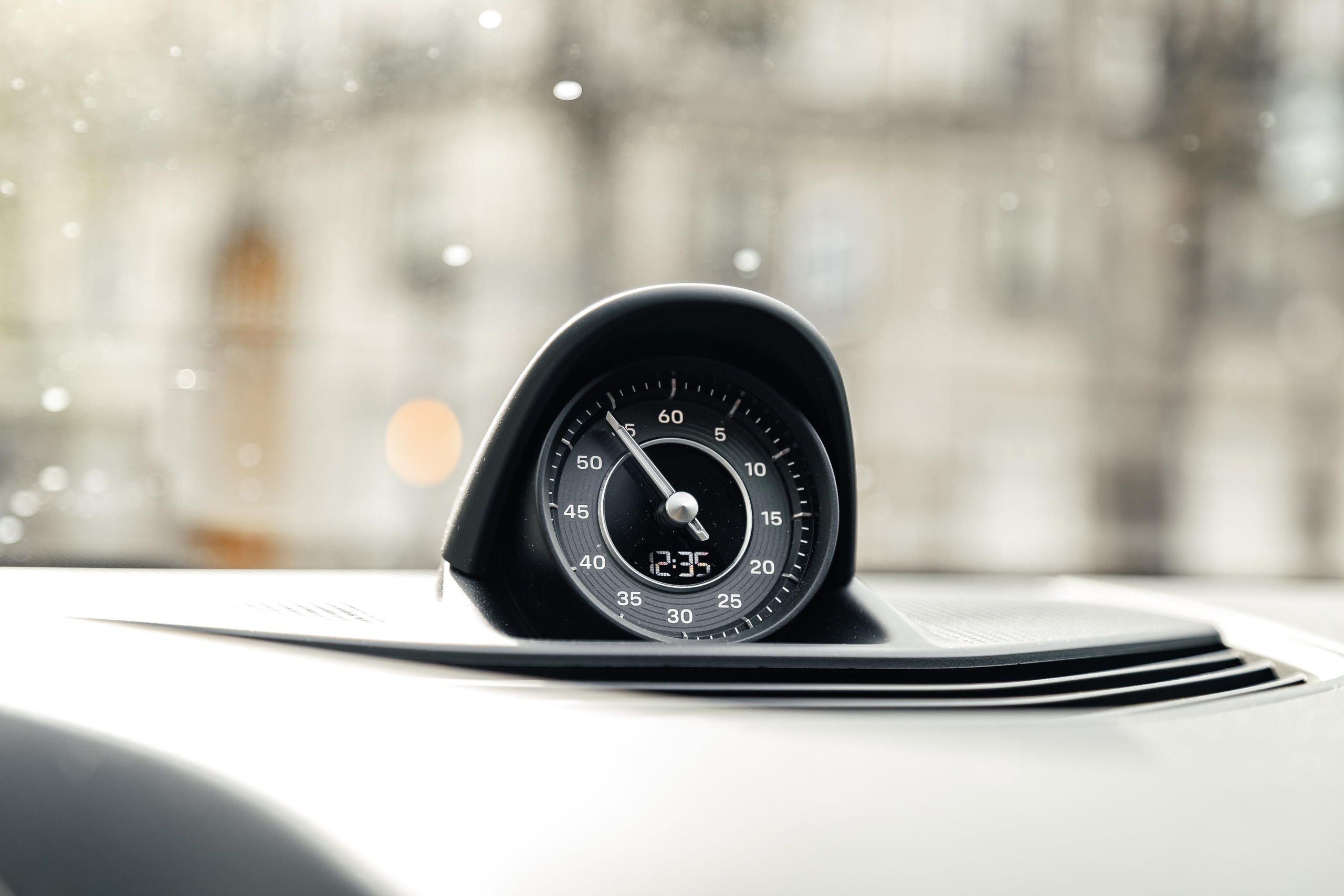 Porsche Taycan Turbo. Photographe de voitures à Paris — Vitalii Motruk