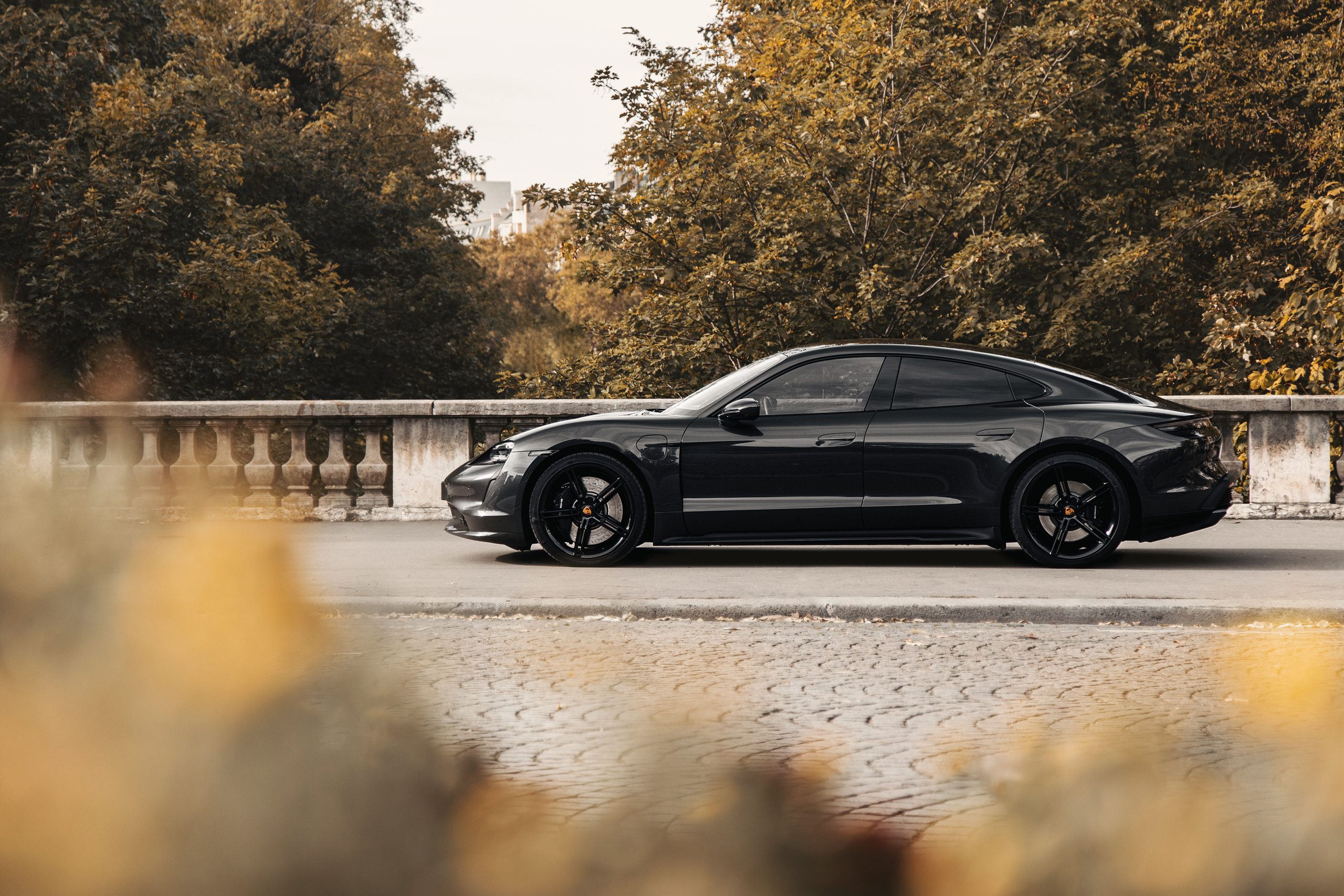 Porsche Taycan Turbo. Photographe de voitures à Paris — Vitalii Motruk