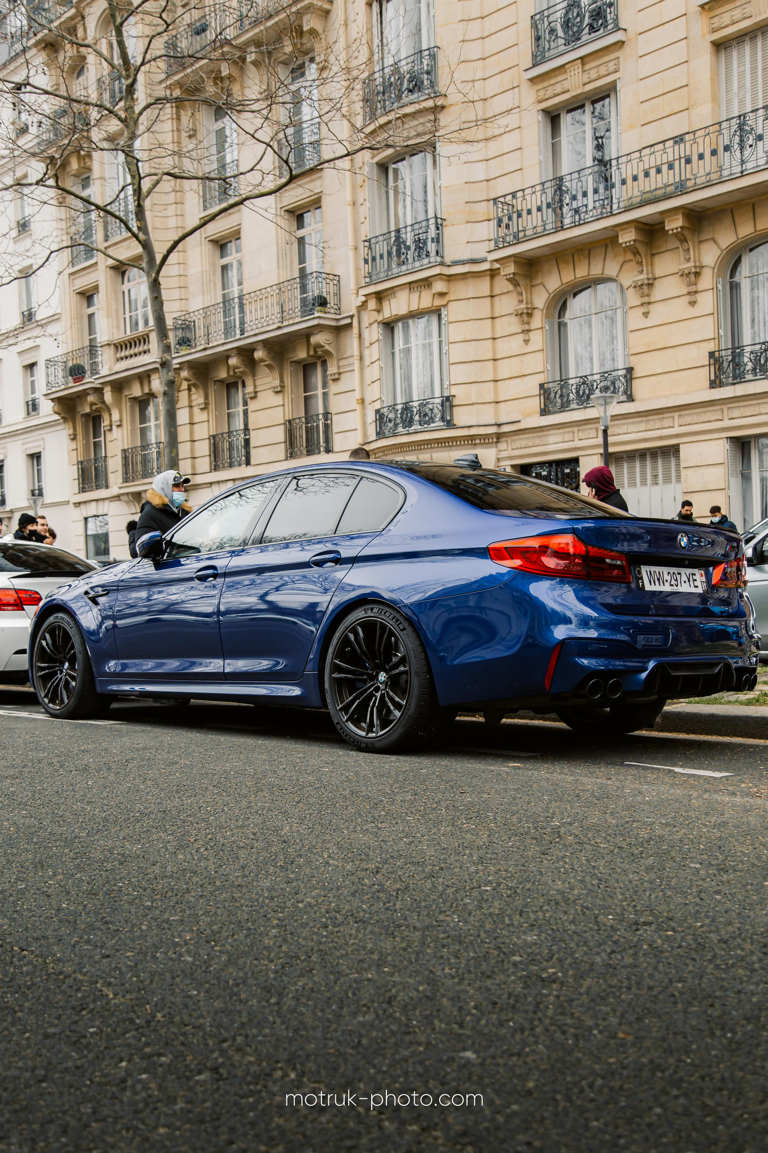 Place Vauban 23 janvier. Photographer in Paris — Vitalii Motruk