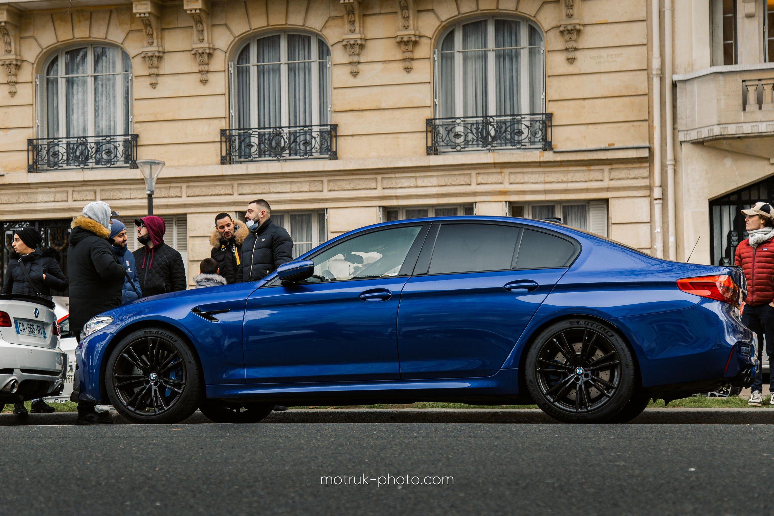 Place Vauban 23 janvier. Photographer in Paris — Vitalii Motruk