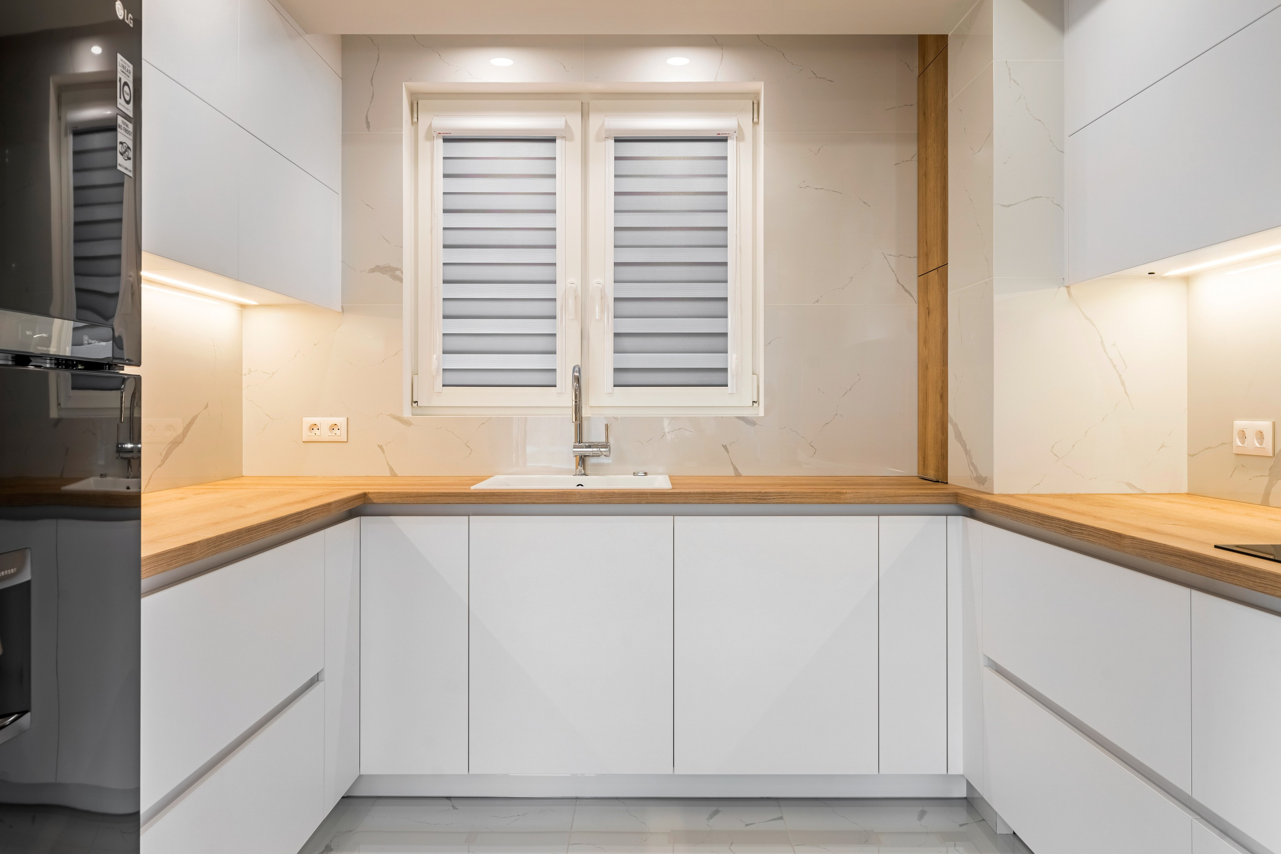 Мебели Русев-цялостно обзавеждане на три етажен семеен дом. Професионален фотограф в Пловдив и областта