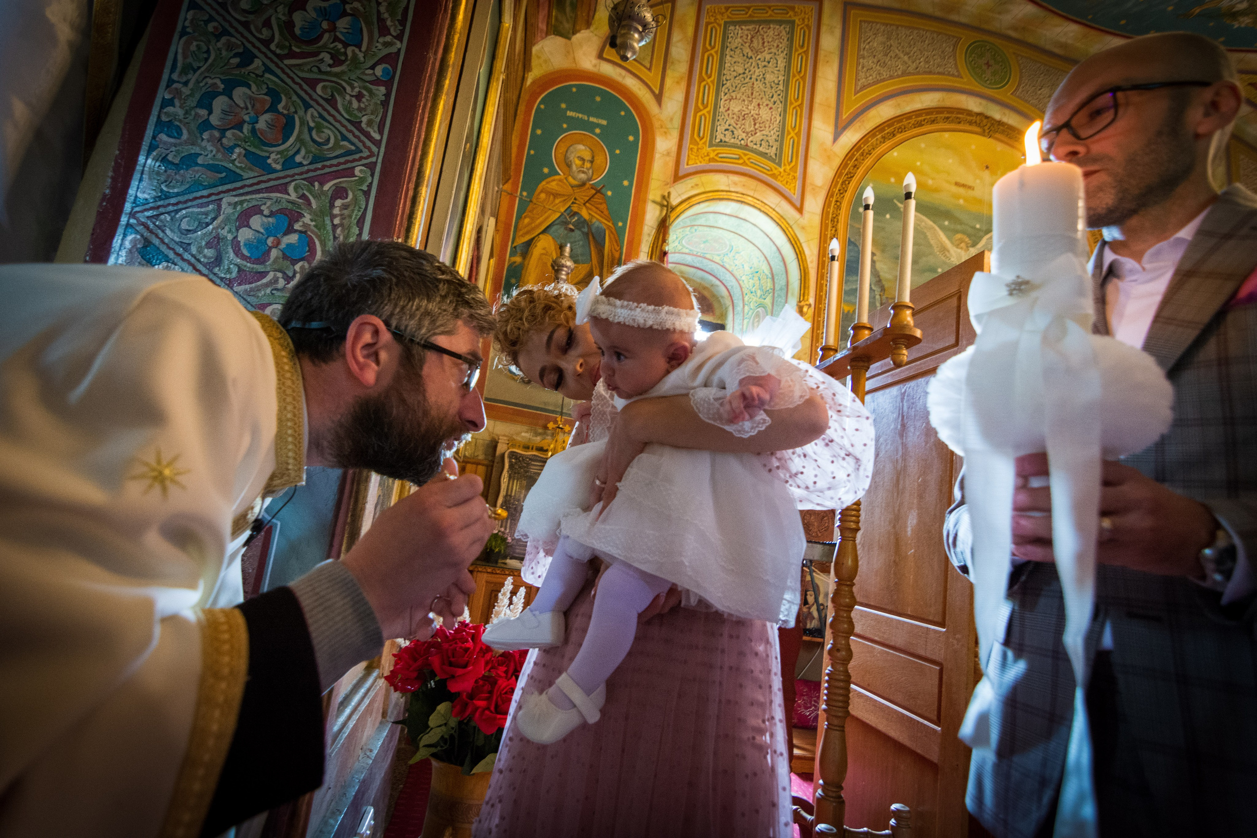 Fotograf botez, sedinta foto acasa, fotografii cu bebe, fotograf profesionist botez Bucuresti, sedinta foto de familie, sedinta foto cu bebe, fotografii la botez acasa, fotografii pregatiri bebe, botezul bebelusului, obiceiuri la botez, fotograf pentru botez, oferta foto botez, fotograf profesionist Bucuresti, 