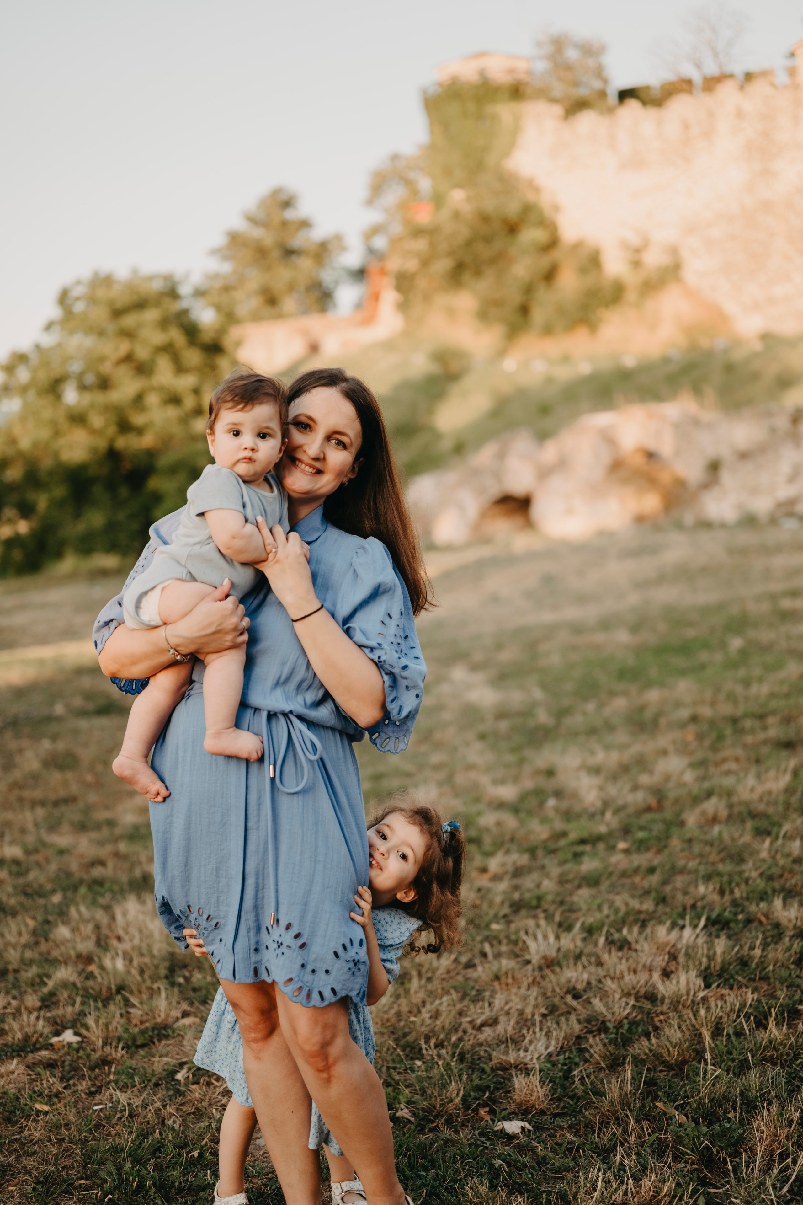 Dijana, Relja i Teo / porodicno fotografisanje napolju. Deciji i porodicni fotograf u Beogradu Oksana Skendzic