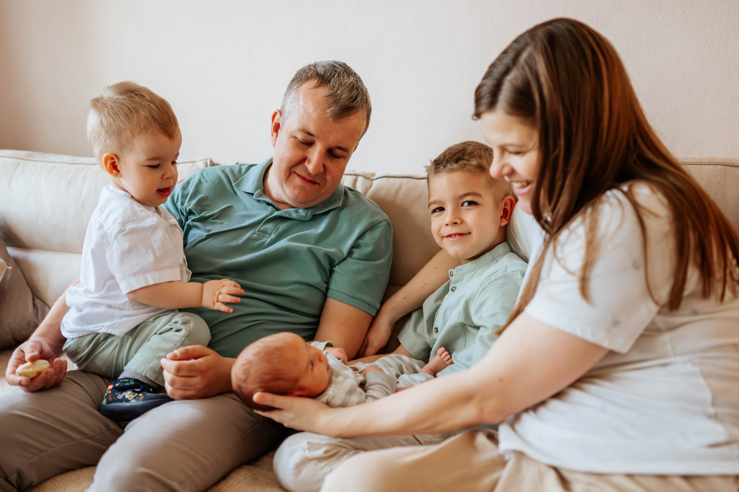 FOTOGRAFISANJE BEBA KOD KUĆE. Dečiji i porodični fotograf