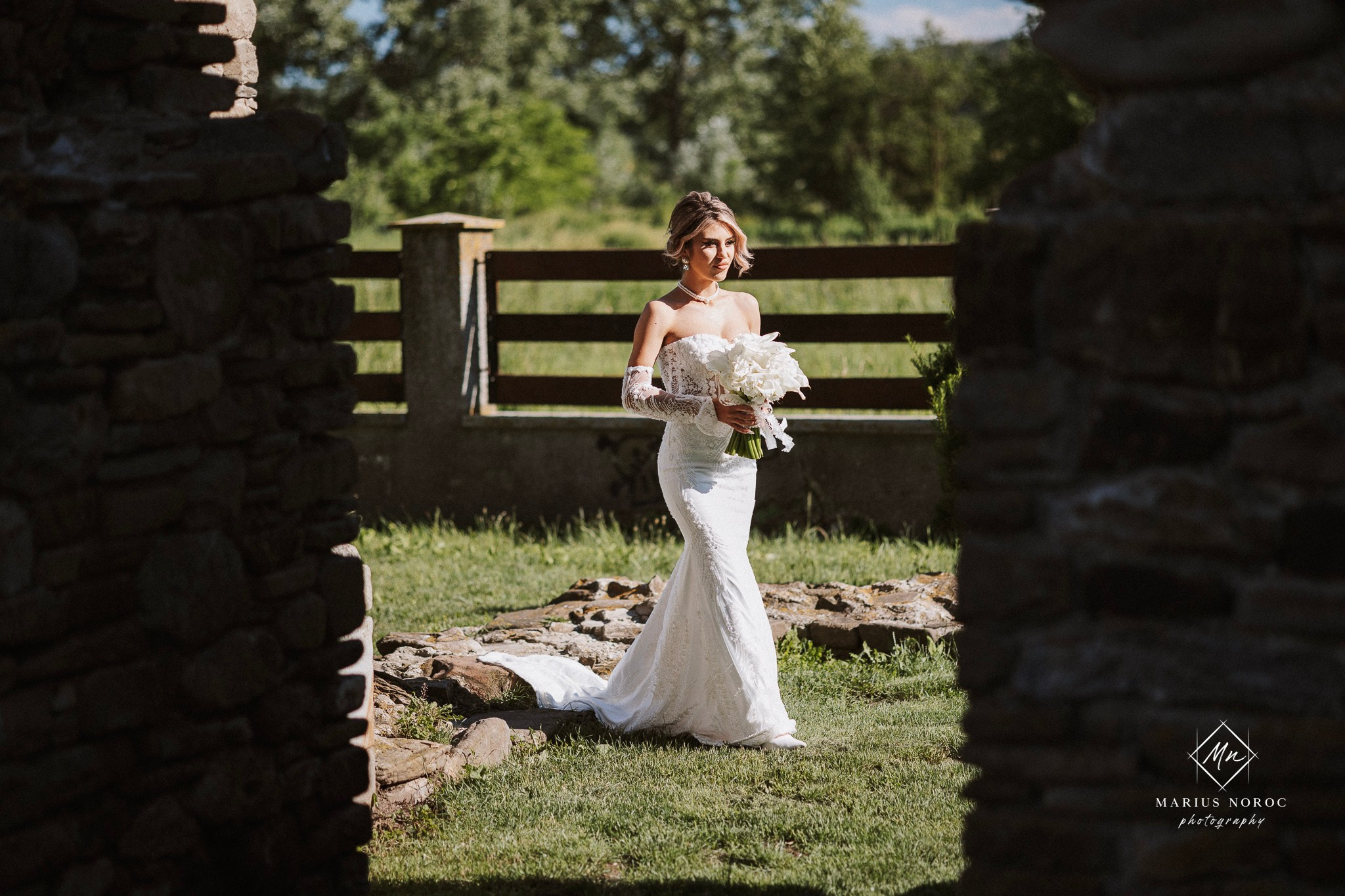 Georgiana & Samuel | Ruinele Catedralei Catolice din Baia