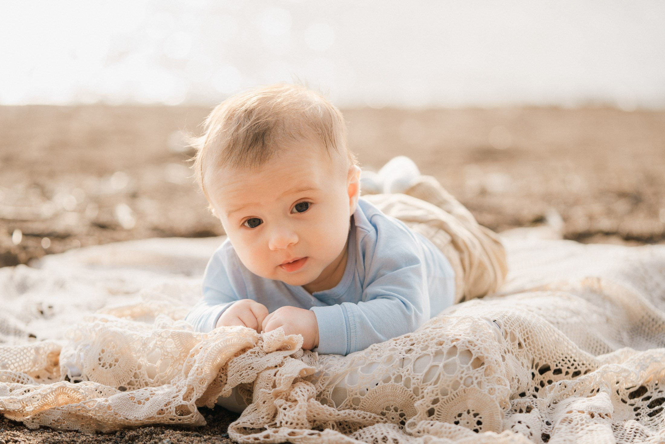 Kesäinen vauva- ja perhekuvaus Munkkiniemessä