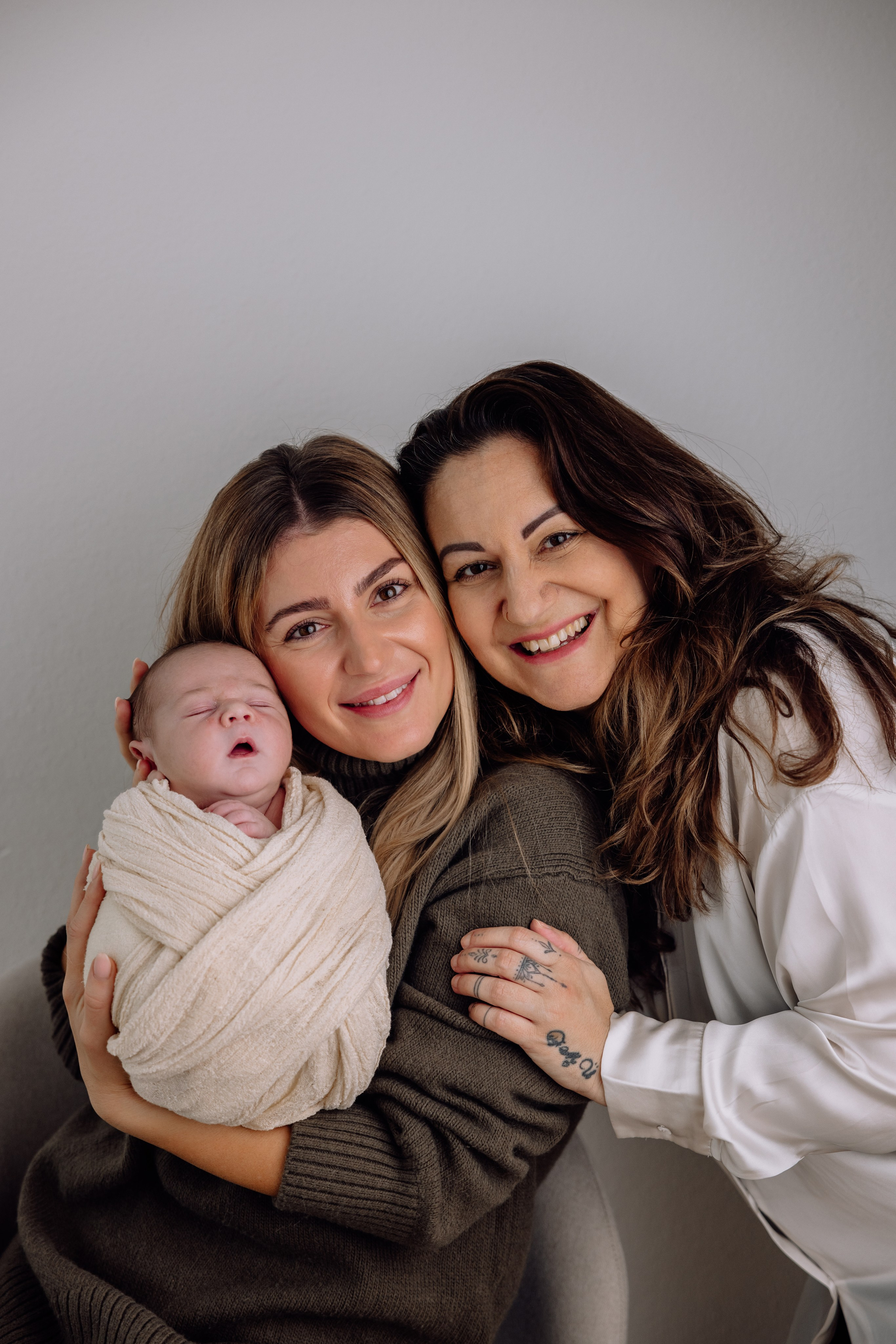 Neugeborene (klassisch). Hochzeitsfotograf München Taufe Familienfotograf Tanja Mauke