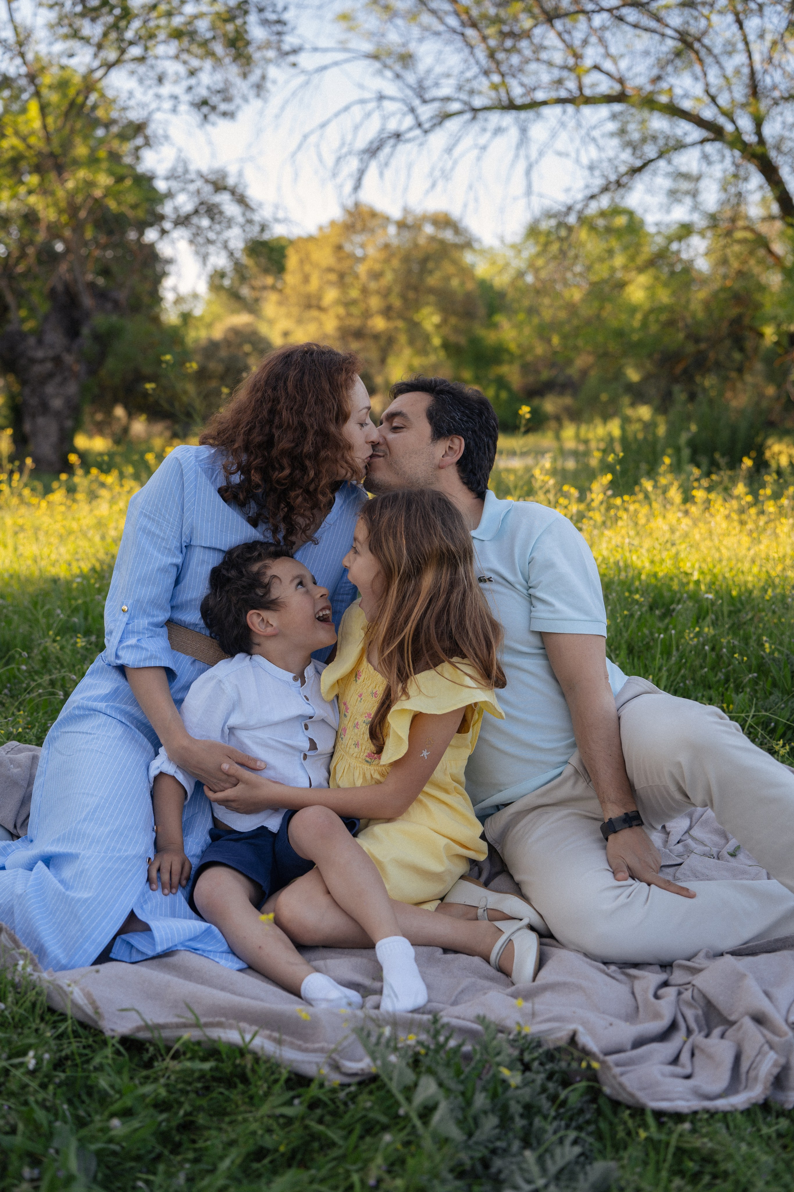 Professional Family Photography in nature. Photographer in Madrid, Spain. Alyona Belyaninova