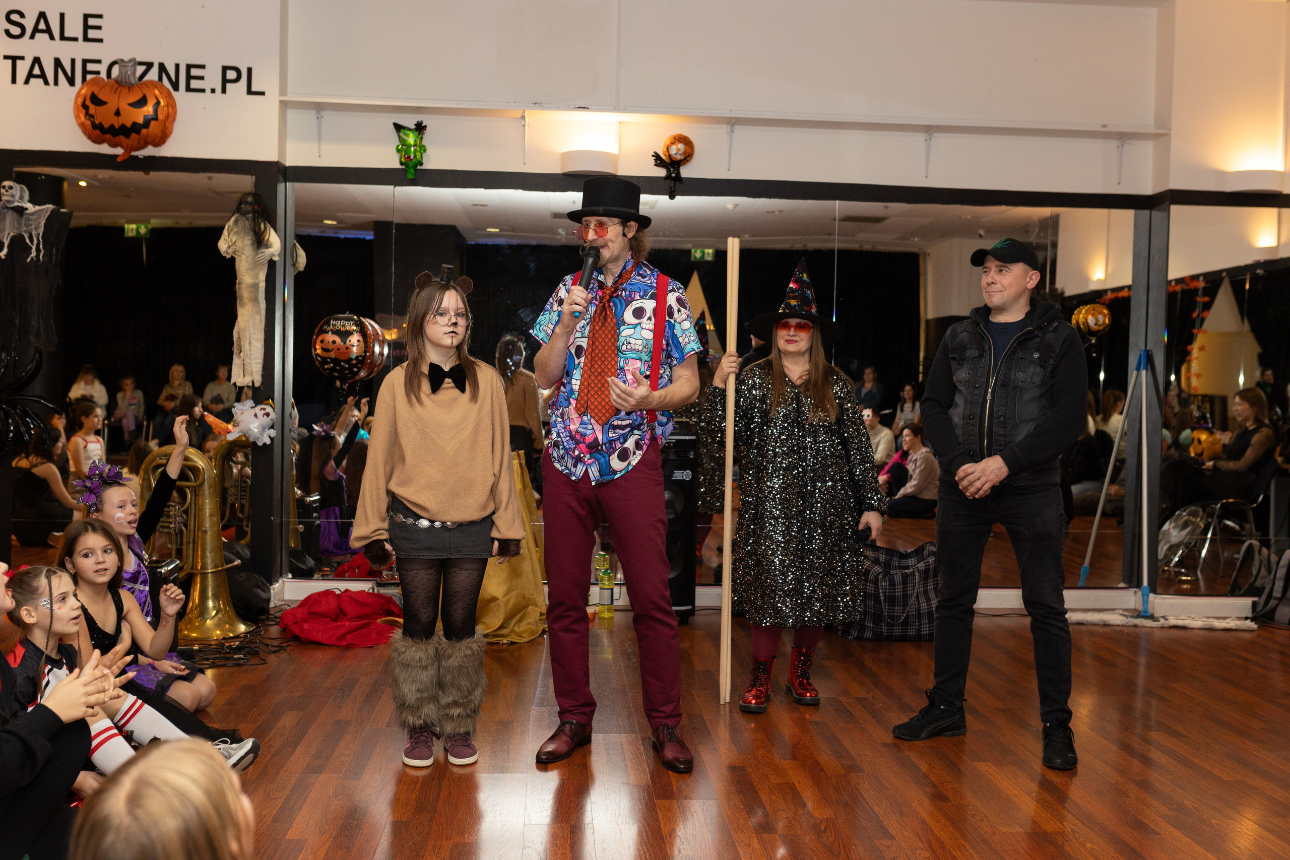 Leo dance studio Helloween 2025. Семейный и детский фотограф в Варшаве Мила Бобровская