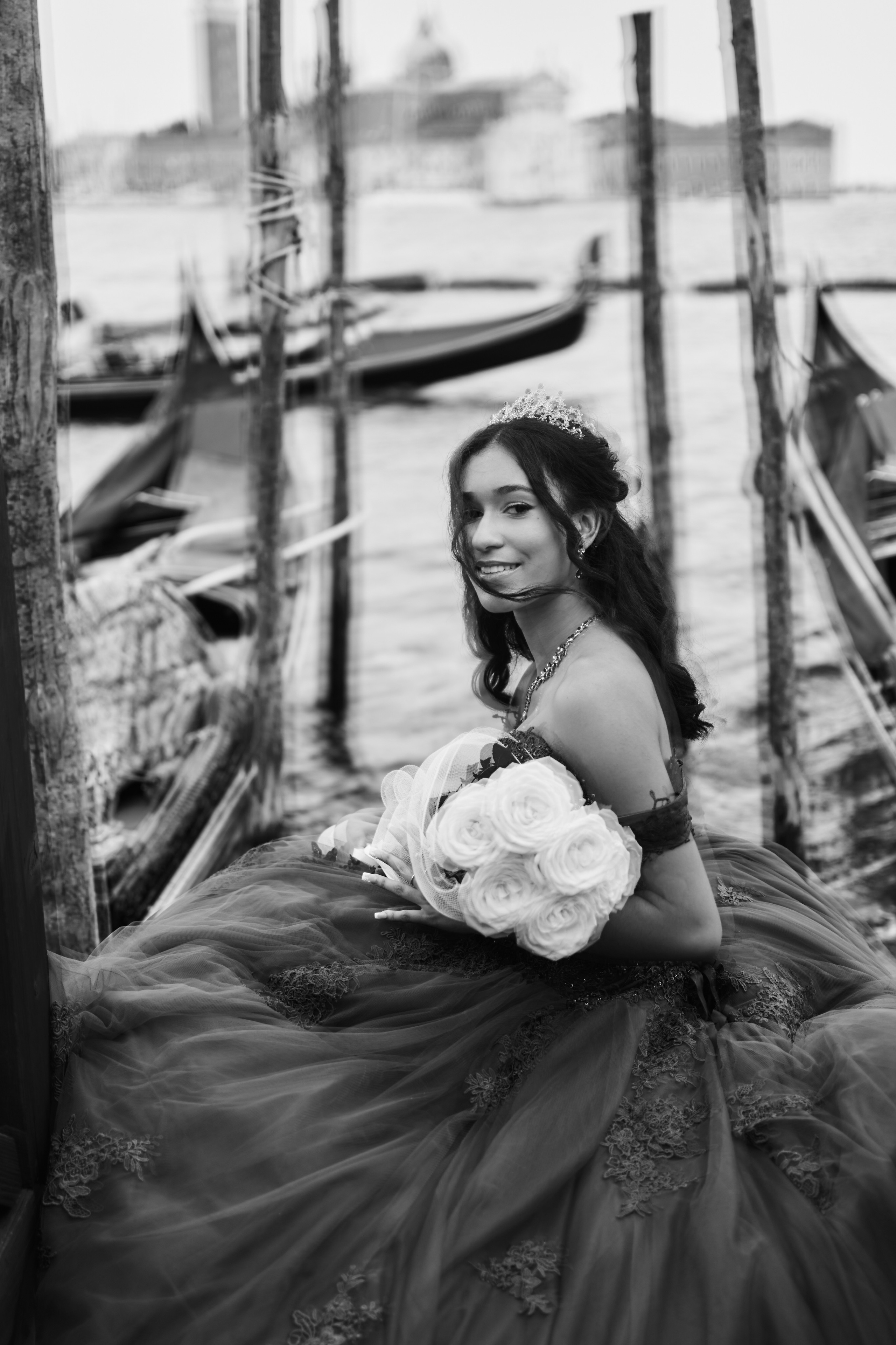Photoshoot in Venice in Quinceanera Style. Photographer in Venice, Italy. Yana Zotova