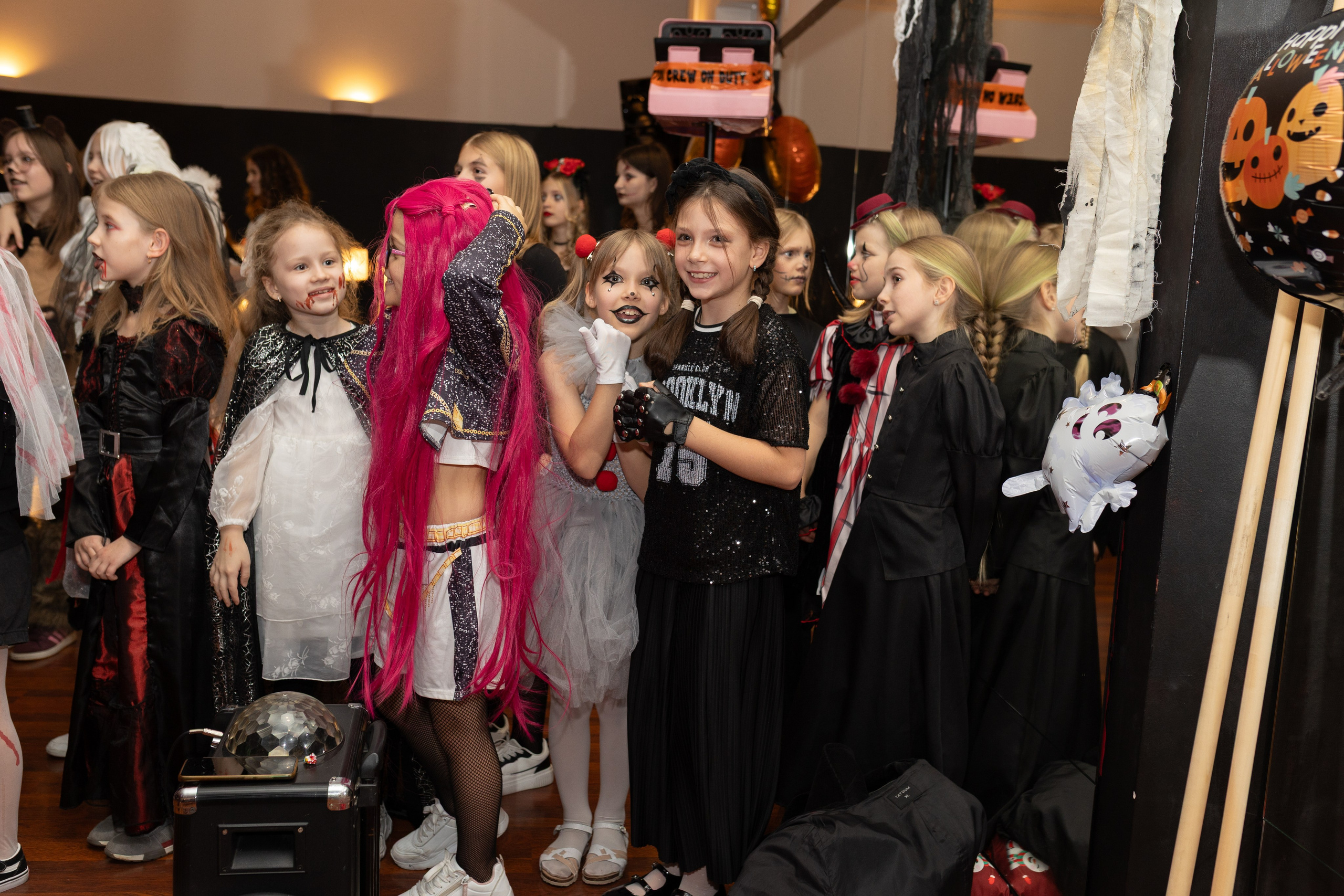 Leo dance studio Helloween 2025. Семейный и детский фотограф в Варшаве Мила Бобровская