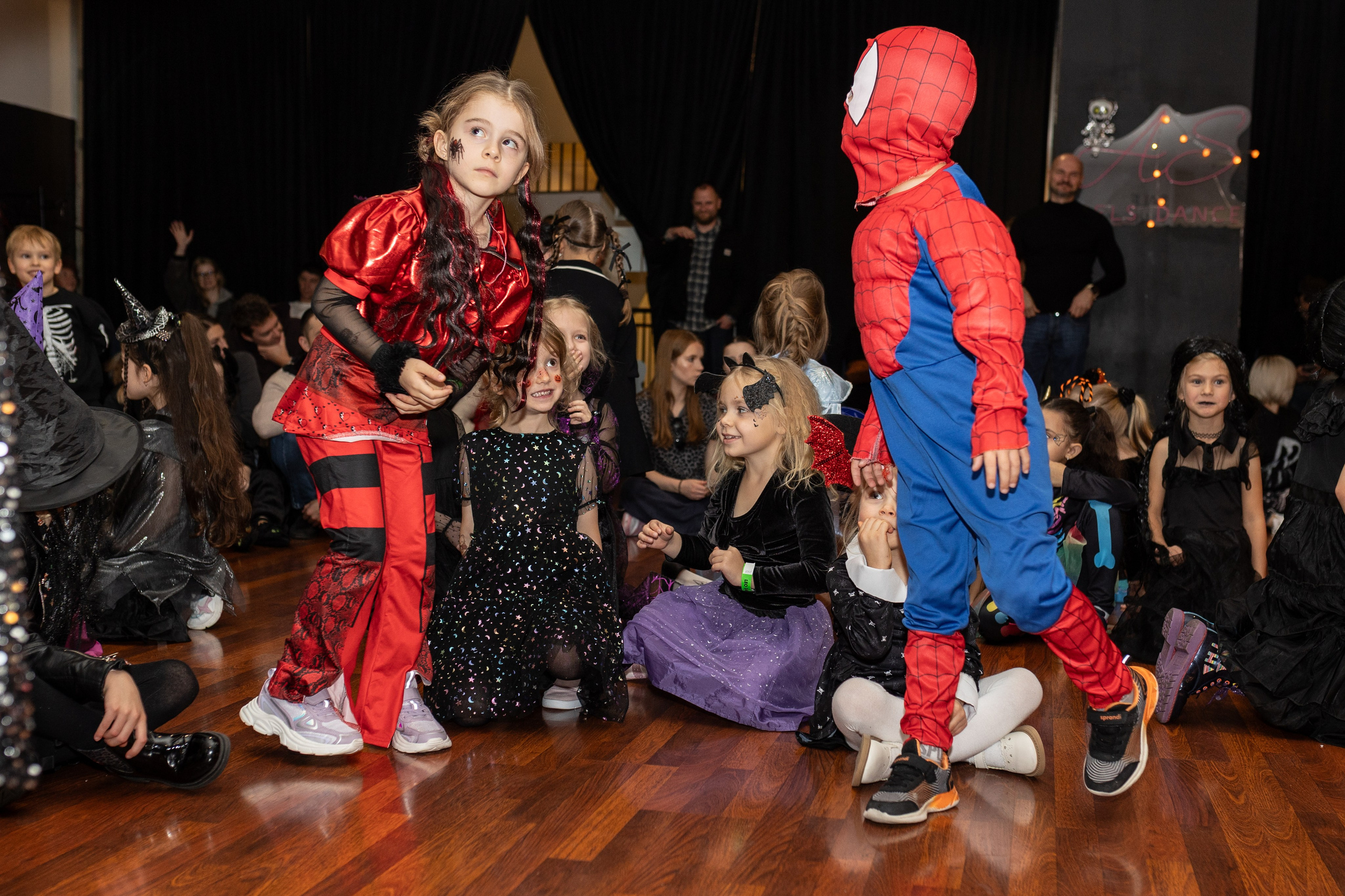 Leo dance studio Helloween 2025. Семейный и детский фотограф в Варшаве Мила Бобровская