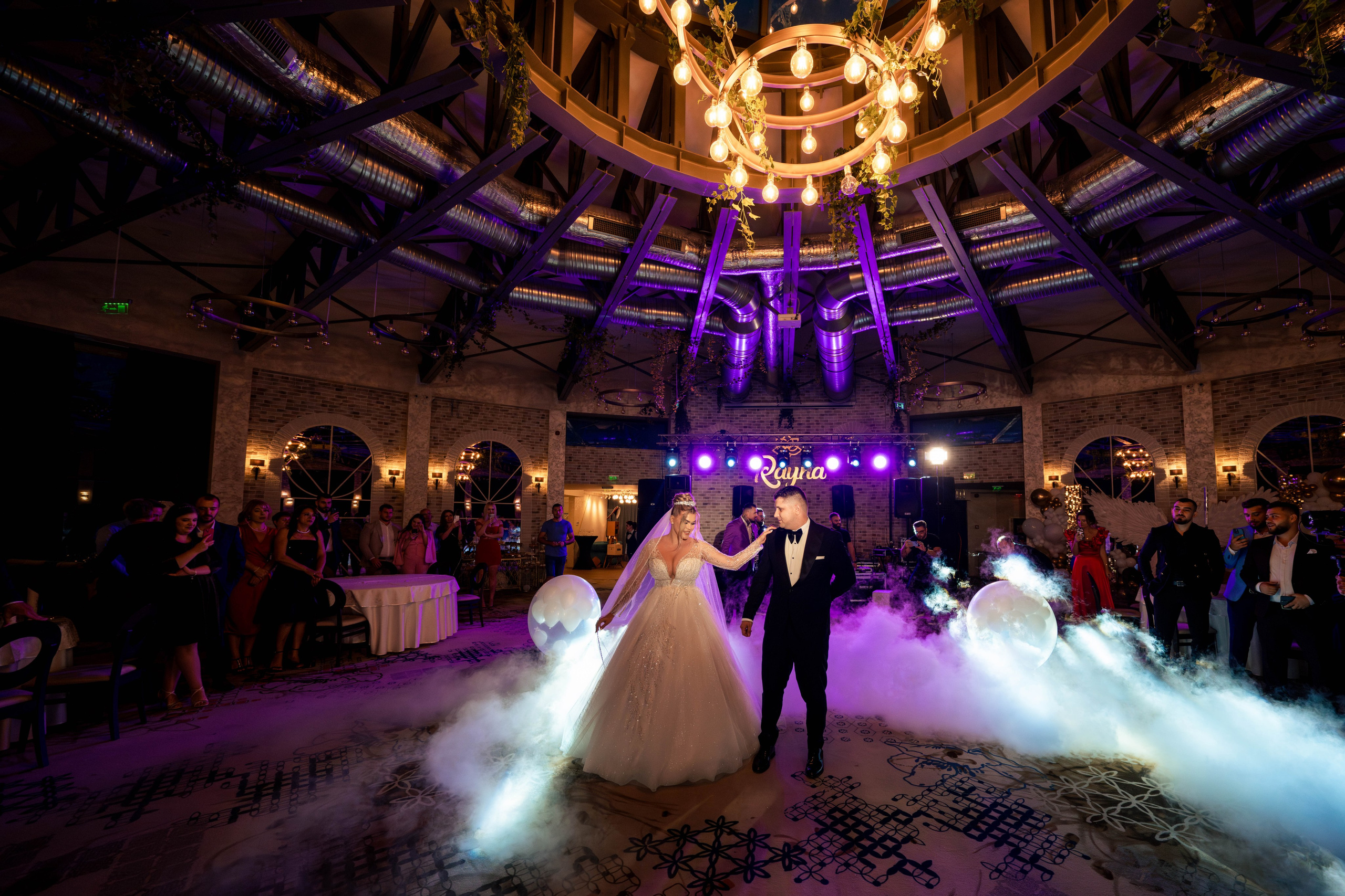 Andreea, Damian si Aris. Acasă