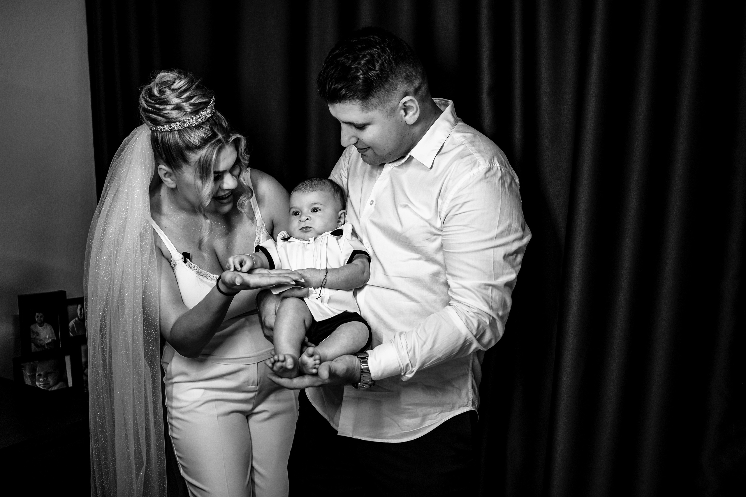 Andreea, Damian si Aris. Acasă