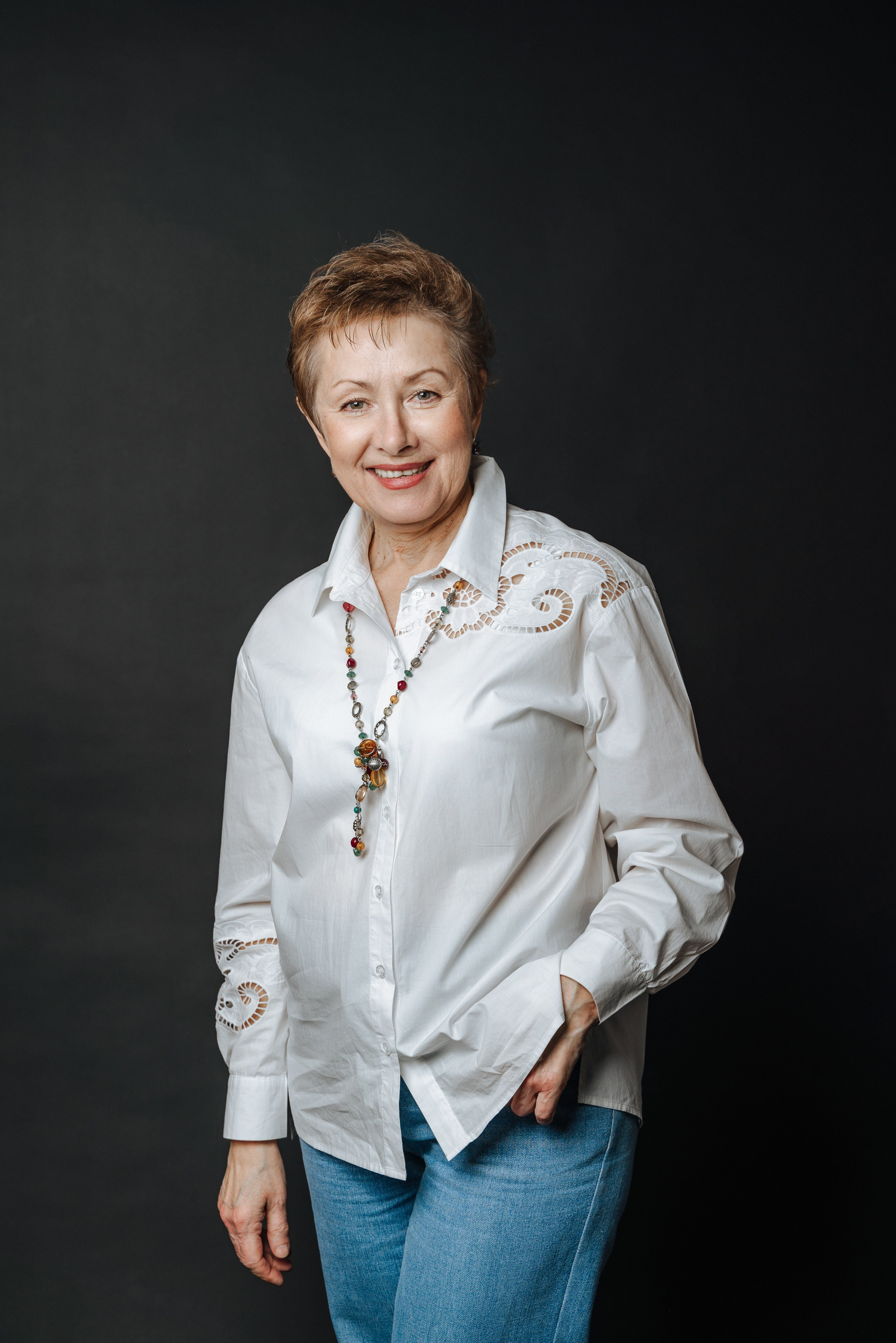 studio family photography, photographer in west drayton, three generations of women, studio photography in west deighton, black photophone, family photographer in london, family photographer in west drayton, professional family photographer, studio photographer