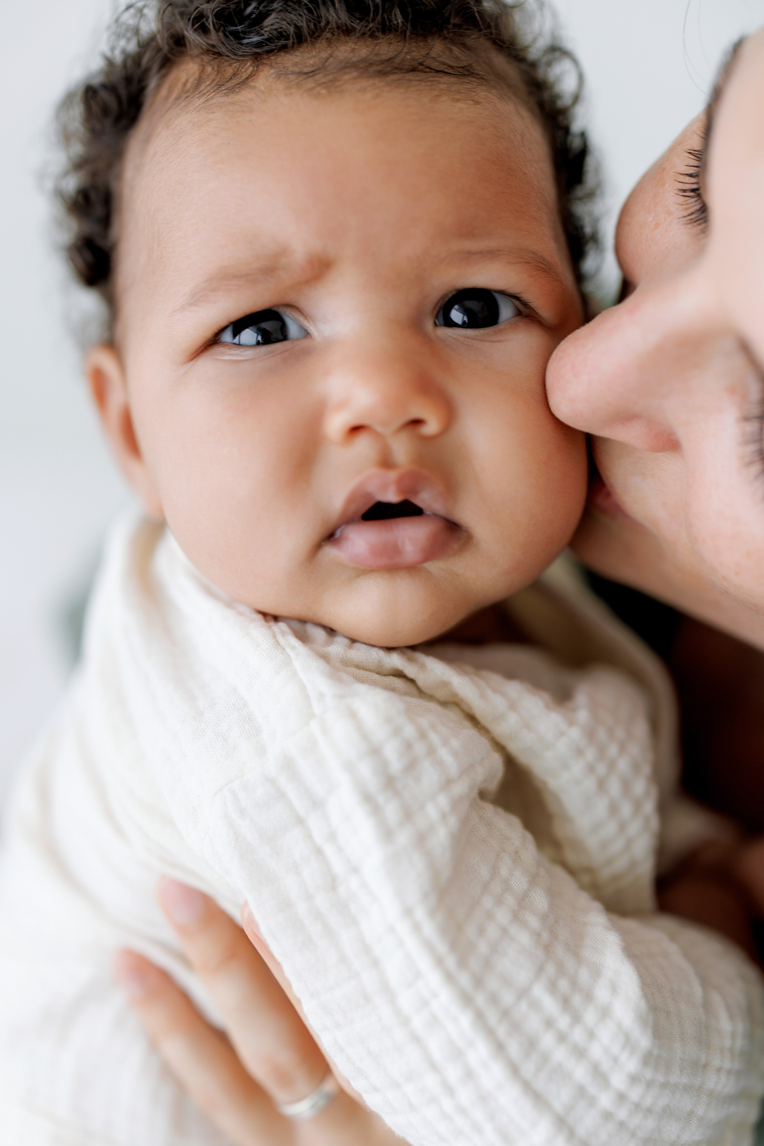 Newborn-Fotografie in Zürich — Natürlich. Minimalistisch. Ohne Zeitdruck. Wedding and Family Photographer Switzerland and Italy. Valeria Diaz