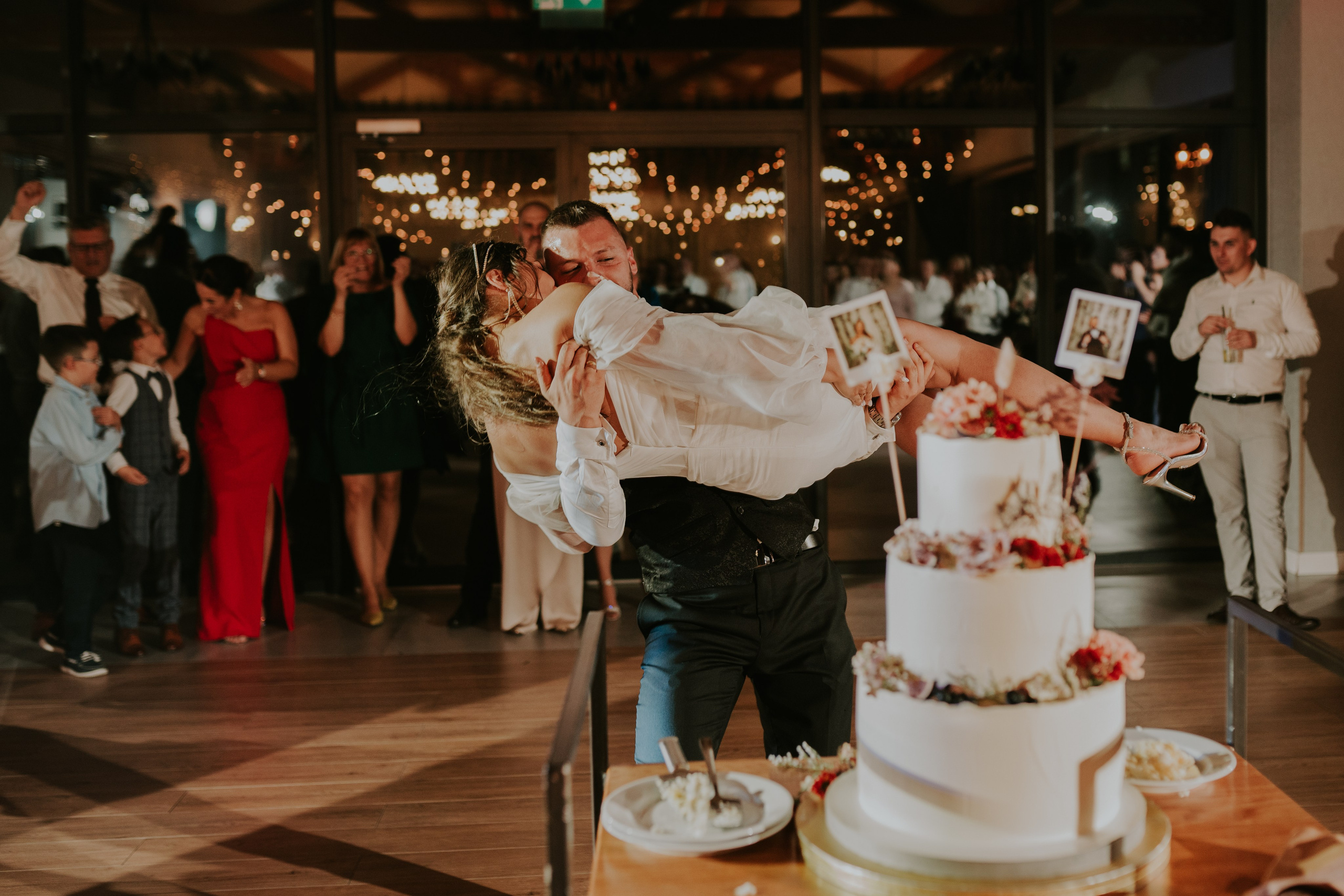 Sala Koralowa w Jaworzu: Opowieść o ślubie Nikoli i Kacpra. Karkowskafoto - fotografia miłości