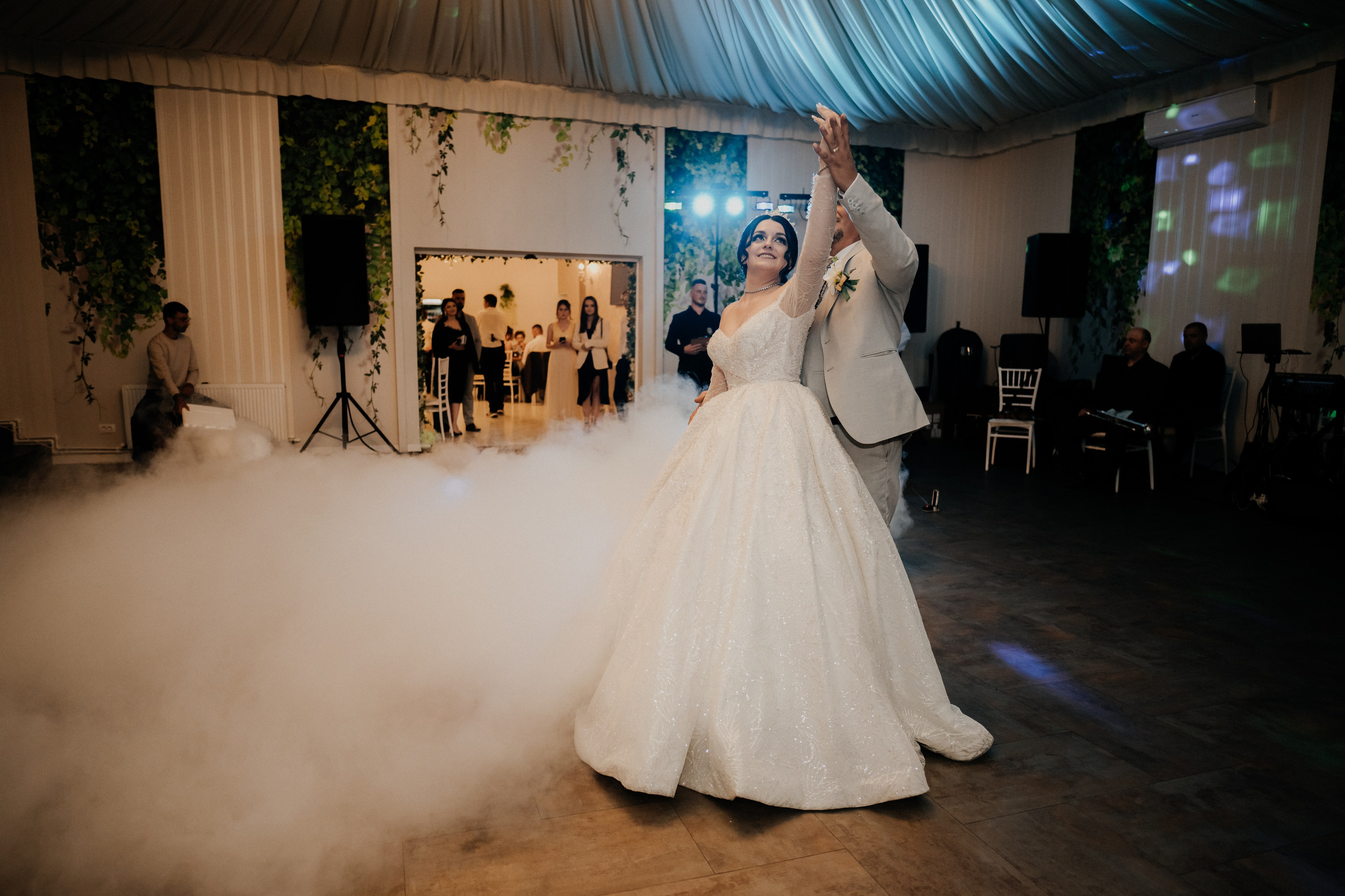 Documentary Weddings. Adrian Aioanei — Fotograf profesionist de nuntă în Iași, Suceava și București. Specializat în evenimente, portrete și fine art