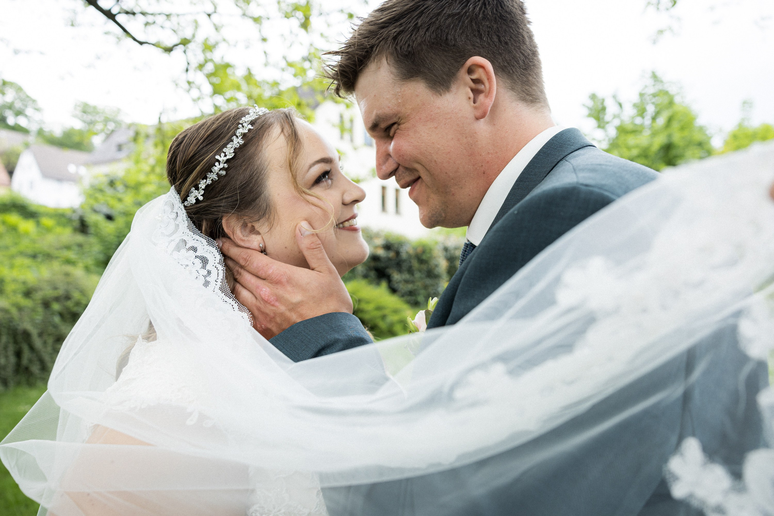 Kirchliche Trauung in Oerlinghausen. Hochzeitfotograf in Bielefeld