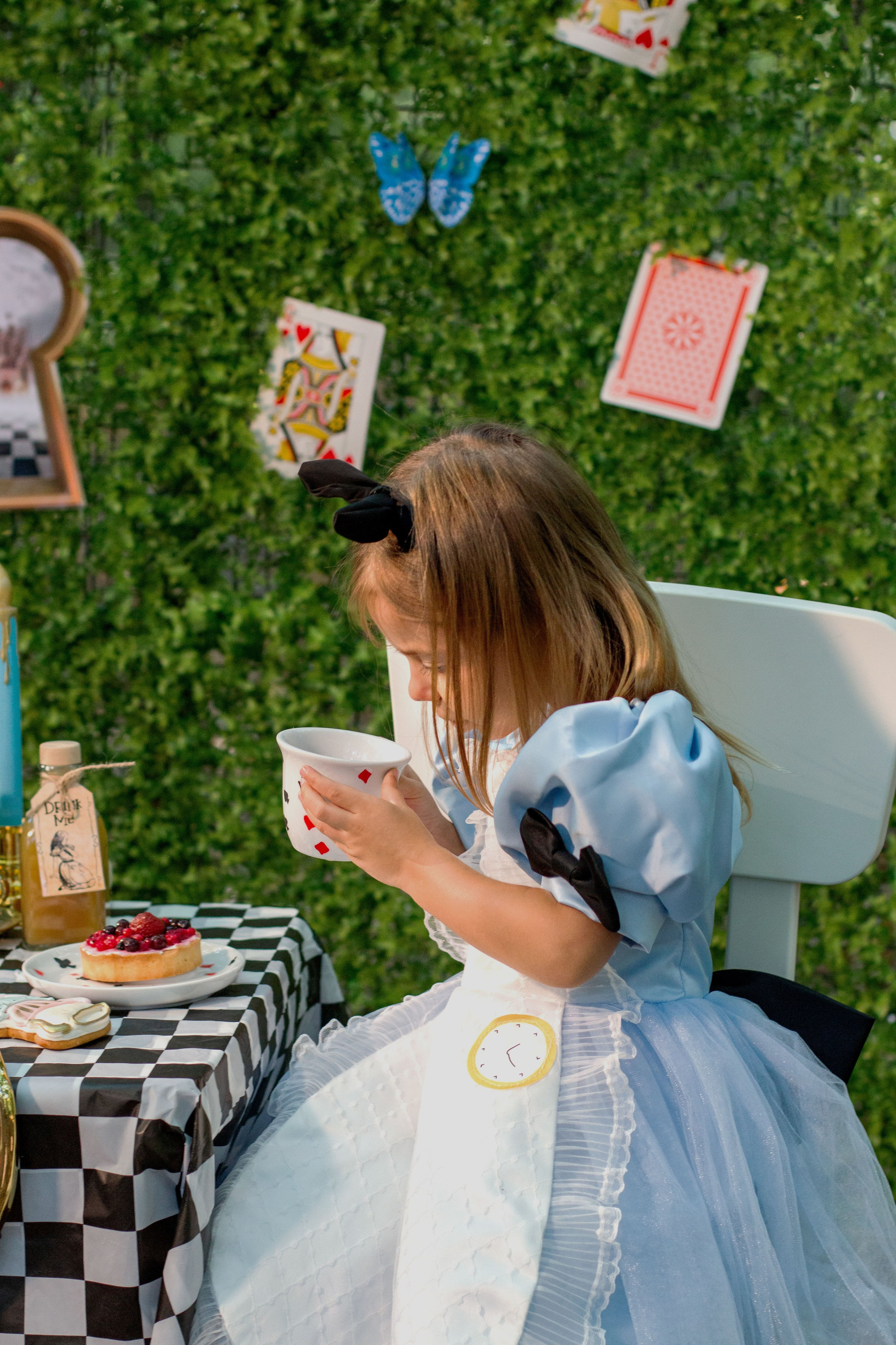Алиса в стране чудес. Детский и семейный фотограф в г. Бельцы