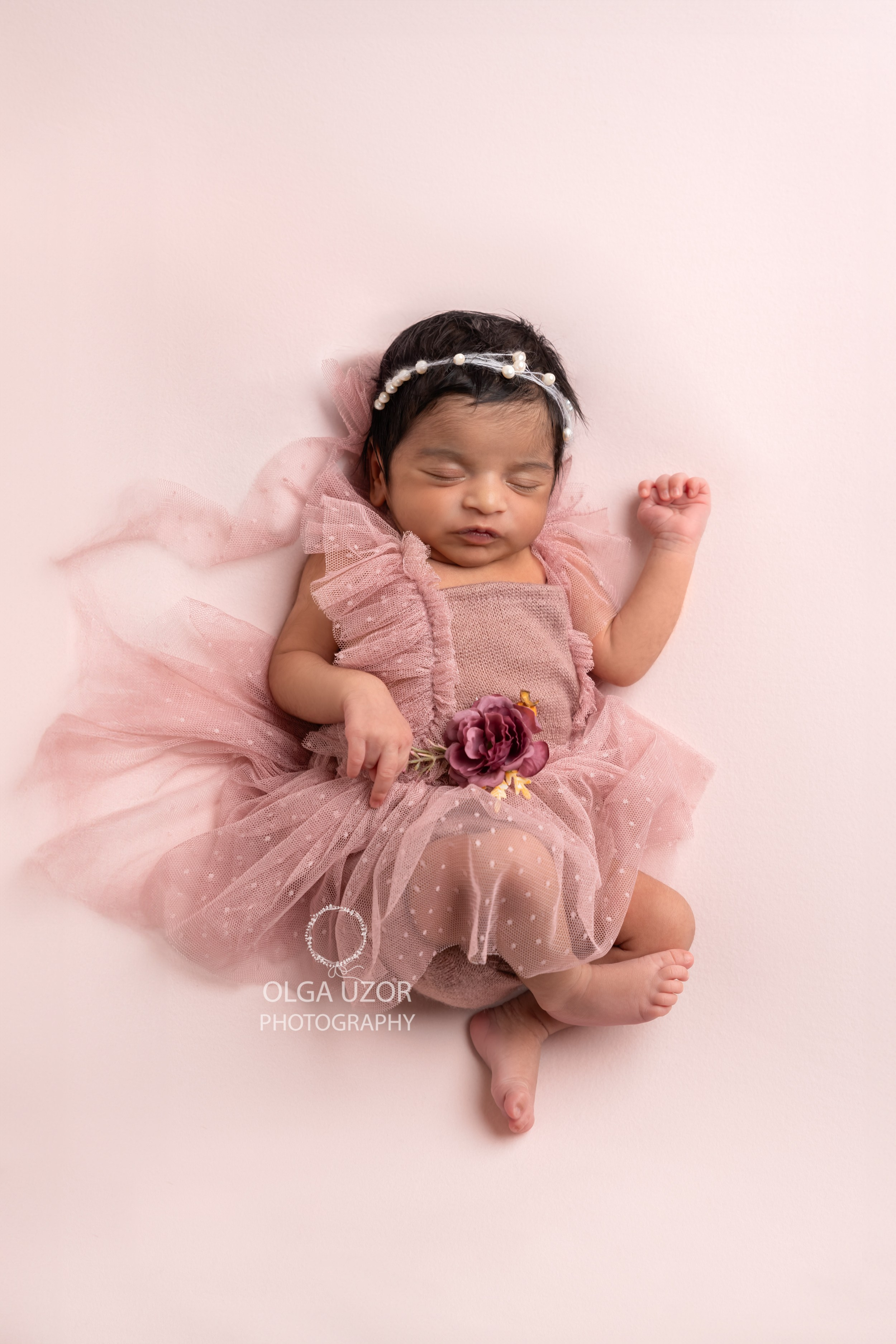 Newborn photo session Stevenage, Hertfordshire. Photographer. Stevenage, Hertfordshire family, maternity and newborn photographer