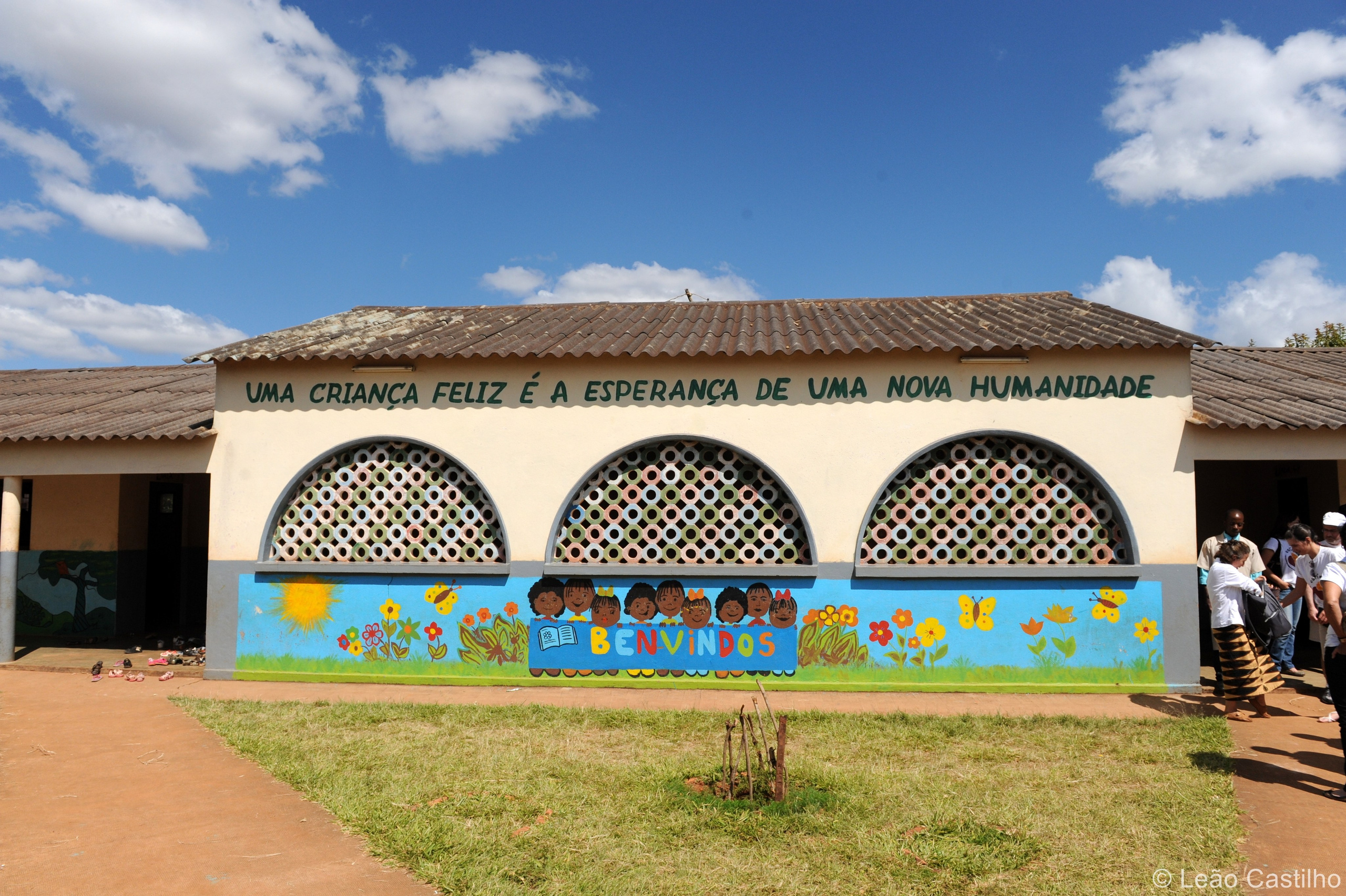 Photos of volunteer work in Mozambique. Simbahalu