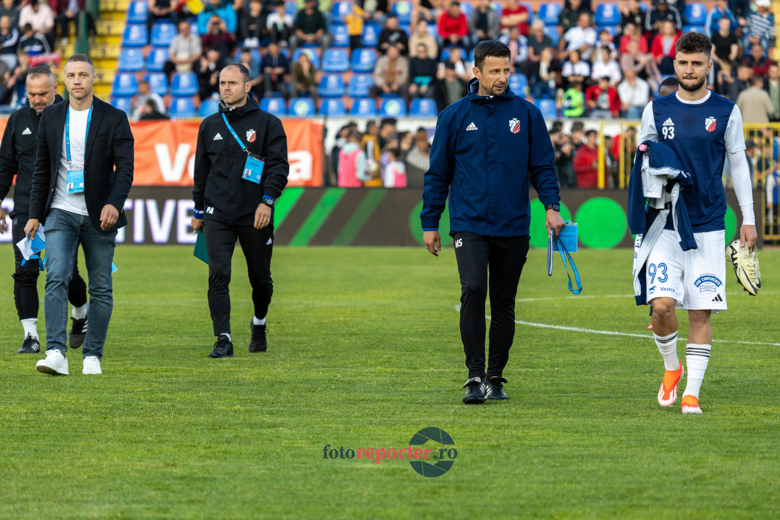 Galerie Foto: FC Botoșani vs. CS Mioveni - Pe 17 mai 2024, am fost martorii unei partide incredibile între FC Botoșani și CS Mioveni, în prima manșă a barajului pentru evitarea retrogradării. În fața unui stadion plin de emoție și speranță, echipa noastră a obținut o victorie importantă, cu un gol marcat de Aldair în minutul 93. 💪 *FC Botoșani 1-0 CS Mioveni*⚽️ Urmăriți momentele cheie ale meciului și bucuria suporterilor în această galerie foto! Pregătiți-vă pentru meciul de retur de pe 24 mai, când vom lupta din nou pentru a rămâne în prima ligă.#FCBotoșani #CSMioveni #BarajRetrogradare #ForzaBotoșani 