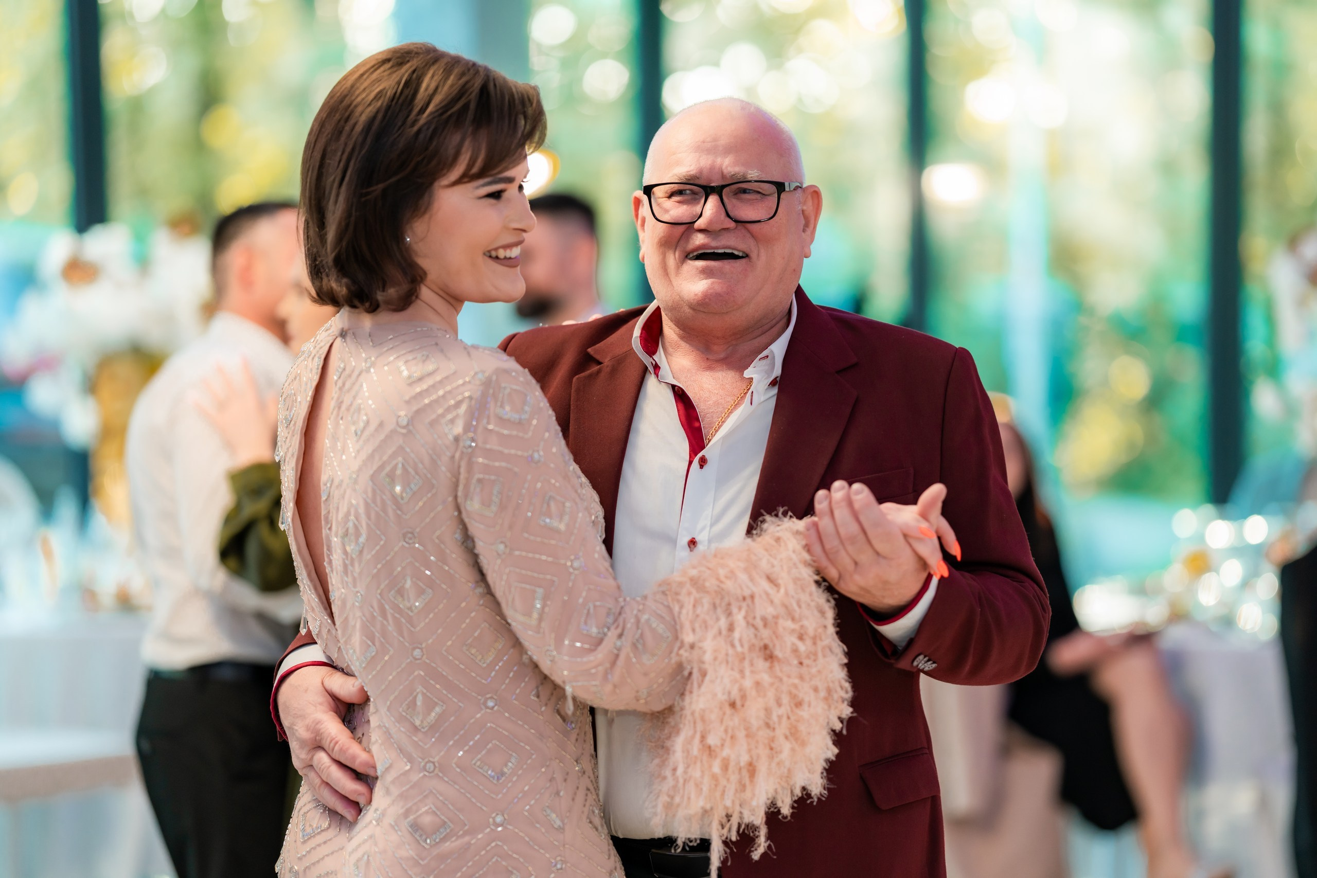 fotograf botez , fotografie botez Botoșani, fotograf Alin Chirilă, amintiri botez, fotografii botez, botez Miruna Parascheva, fotograf copii, fotografie botez în Botoșani-alt="botez , fotografie botez Alin Chirilă, amintiri botez, fotografii emoționante botez Botoșani"-- fotografii-botez-bebelus- amintiri-botez-micuț- moment-sfânt-crestinare- fotografie-emotionanta-botez- detalii-botez-bebelusi- parinti-fericiti-la-botez- fotograf-botez-profesionist- botez-in-biserica-ortodoxa- micuț-botezat-cu-emoție- zâmbete-și-lacrimi-la-botez- bebeluș-la-cristelniță- decor-botez-colorat- botez-cu-dragoste-și-credință- emotie-pura-la-botez- fotograf-botez-botosani- botez-iasi-suceava-fotograf- amintiri-nepretuite-botez-- Preotul ținându-l pe micuțul Mathias Gabriel la botez, în biserica Înălțarea Domnului, Copălău  - Detalii de la botezul lui Mathias – lumânare, trusou și icoană  - Familia lui Mathias Gabriel alături de micuț, în ziua botezului  - Portret emoționant cu mama și bebelușul în brațe, în biserică,fotograf profesionist evenimente Botoșani, Iași, Suceava, Fălticeni, Bacău, Pașcani, Roman - AlinoFotoStudio by Alin Chirilă - servicii foto nuntă, botez, cununie, ședințe foto creative, albume personalizate, fotografii emoționante și calitative pentru cele mai importante momente din viață,fotograf nuntă Botoșani Alin Chirilă,  ședință foto botez Iași - AlinoFotoStudio,  servicii fotograf profesionist evenimente Suceava,  fotograf cununie civilă Fălticeni - Alin Chirilă,  album foto nuntă personalizat Bacău.“Bebeluș botezat în biserică, ținut în brațe de nași”	•	“Detaliu cu lumânarea de botez decorată cu flori albe”	•	“Părinți emoționați alături de copilul lor la ceremonia de botez”	•	“Masa festivă de botez cu decor tematic și tort personalizat”	•	“Momentul în care preotul toarnă apă sfințită pe fruntea bebelușului”	“Bebeluș în rochie albă de botez, zâmbind în brațele mamei”	•	“Detaliu cu cruciulița de botez așezată pe o pernă de satin”	•	“Părinți și nași aprinzând lumânările în timpul ceremoniei de botez”	•	“Tort de botez decorat cu figurine tematice și numele copilului”	•	“Copil botezat dormind liniștit în pătuțul decorat festiv”	•	“Momentul în care preotul binecuvântează copilul în fața altarului”	•	“Invitați adunându-se în jurul mesei festive la petrecerea de botez”	•	“Bebeluș ținând în mână o jucărie personalizată primită la botez”	•	“Familie fericită pozând împreună după ceremonia de botez”	•	“Decor tematic cu baloane și flori la locația petrecerii de botez” fotograf Botoșani fotograf evenimente fotograf botez Alin Chirila fotograf alinofotostudio.fotograf botez Amelis Maria, fotografie botez Botoșani, fotograf Alin Chirilă, amintiri botez, fotografii botez, botez Amelis Maria, fotograf copii, fotografie botez în Botoșani,