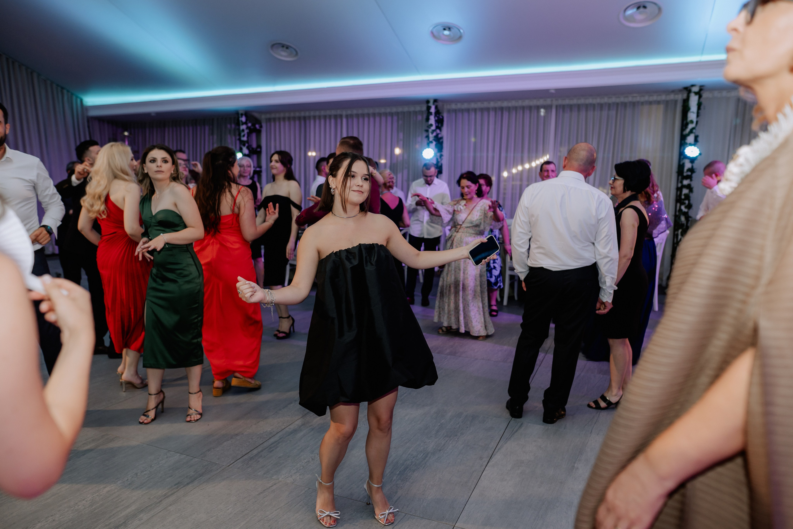 Cununie civila in aer liber , artificii de zi colorate , decor nunta , nunta la Hotel Traian. Proud Vision Weddings | Wedding Photography & Film — Servicii profesionale Foto Video Nunta Iasi