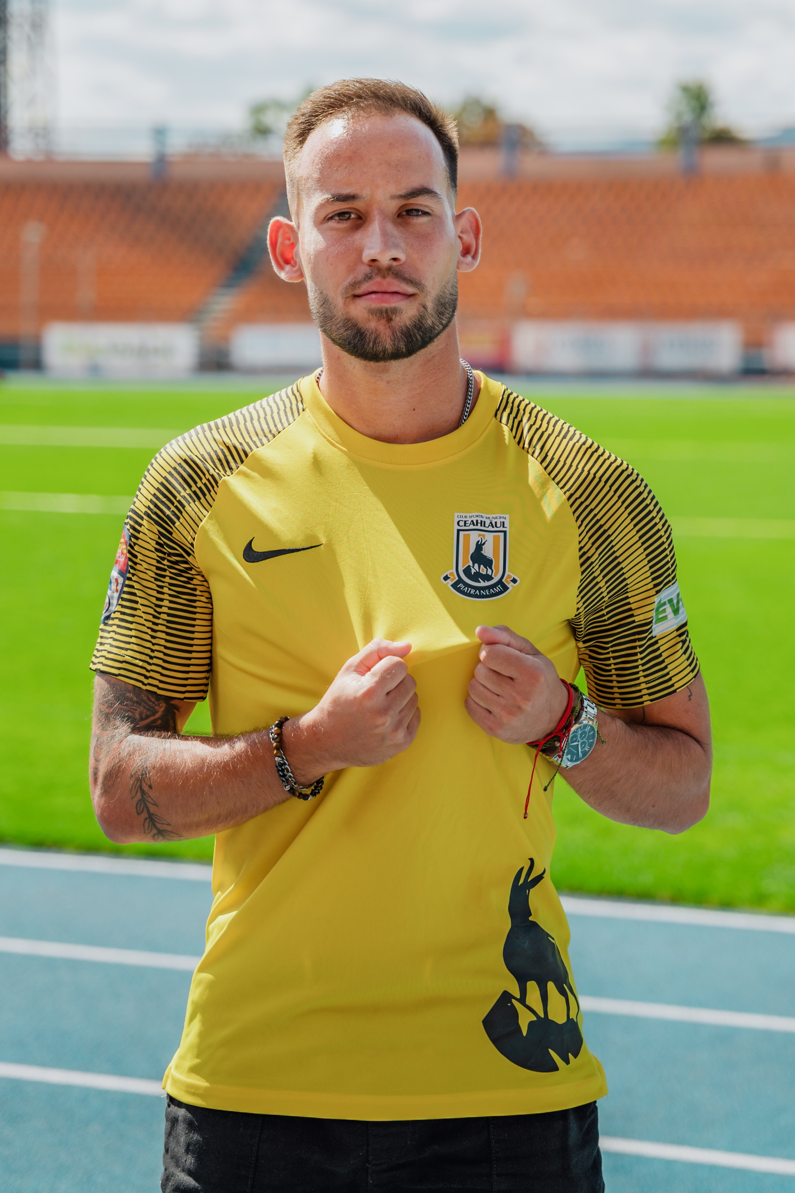 Folha. Dragosbaciuartphotographer