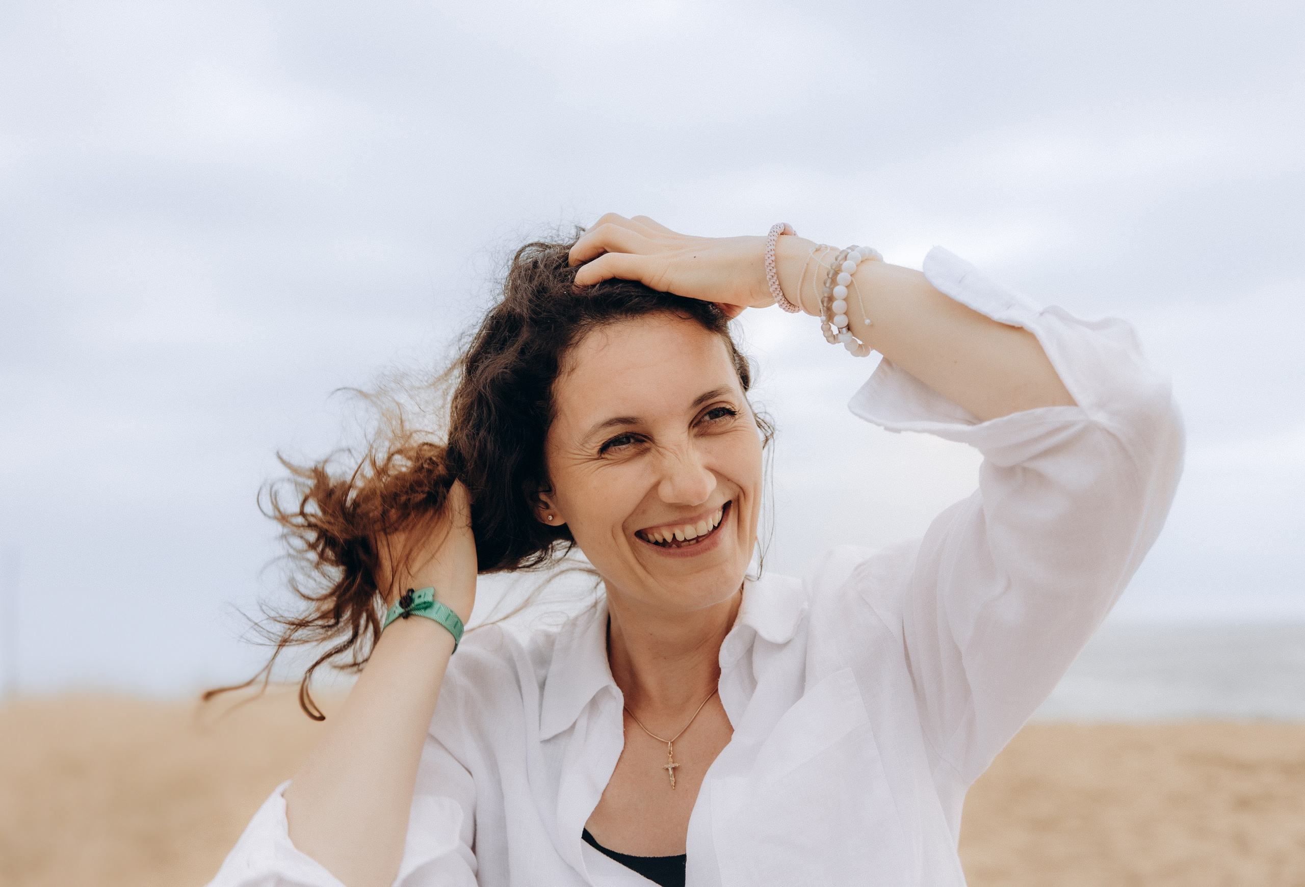 Family photoshoot by the ocean. Labenne Ocean Beach 2024. Eugenie Smirnova — wedding, corporate and lifestyle photographer in Toulouse and Southwest France