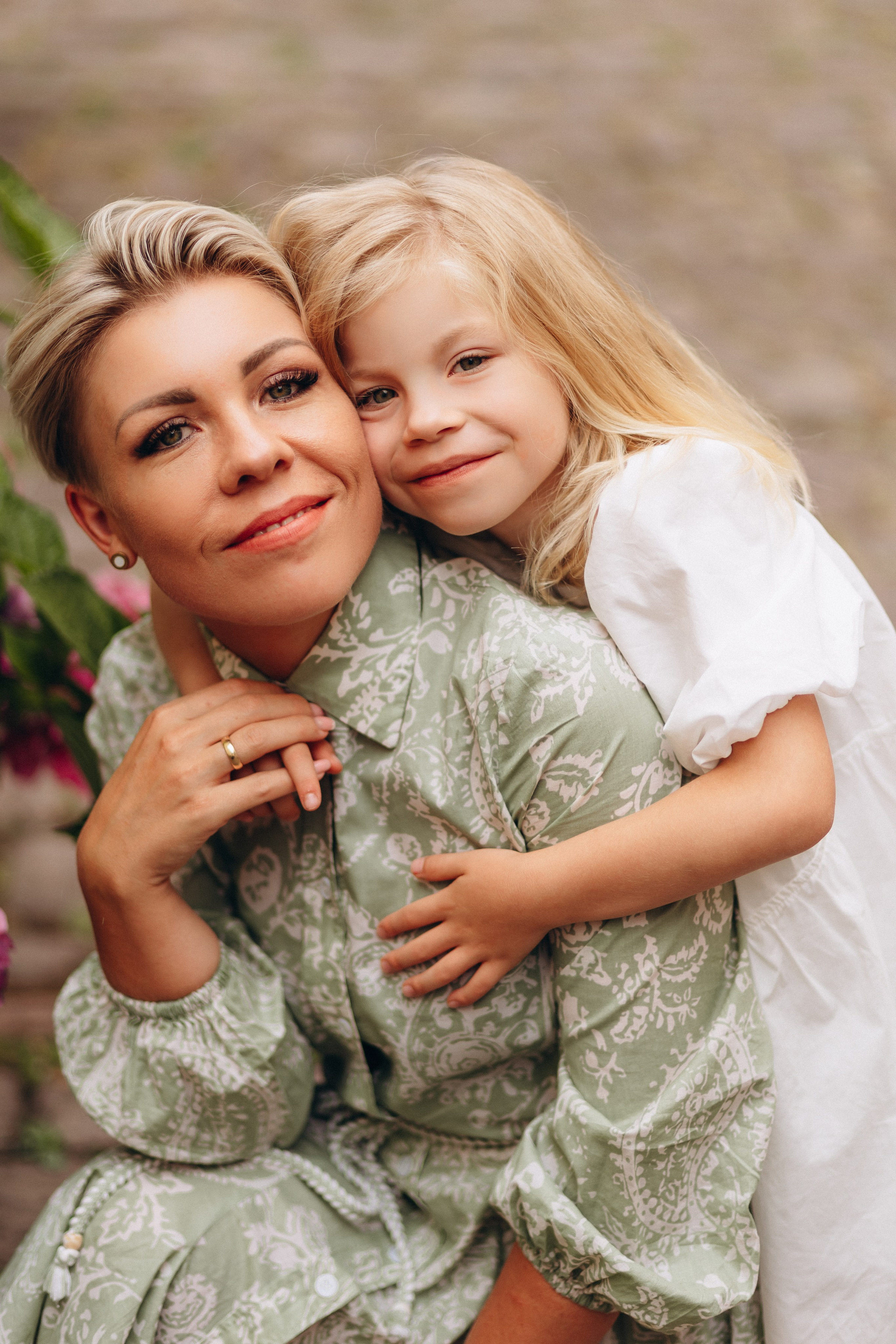Pretty Family. Wedding and Family Photograph