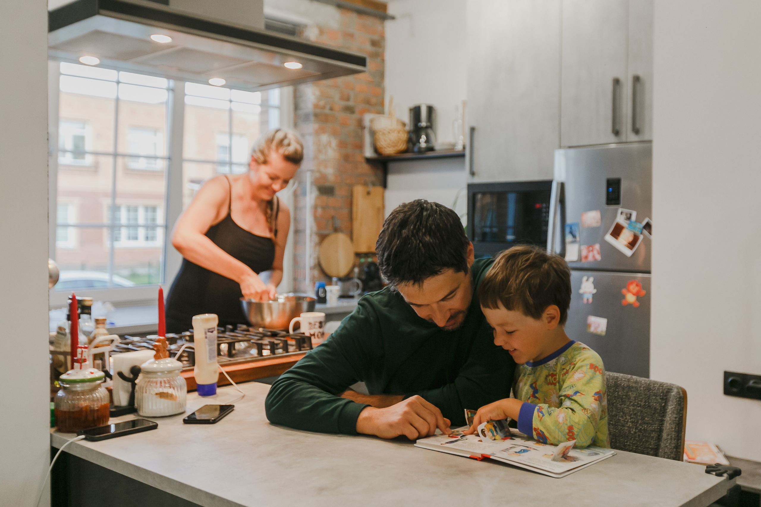 Fotos de una familia numerosa temprano en la mañana. Fotógrafo de retrato, familia y reportajes en Valencia | España | Europa Vitalii Lumier