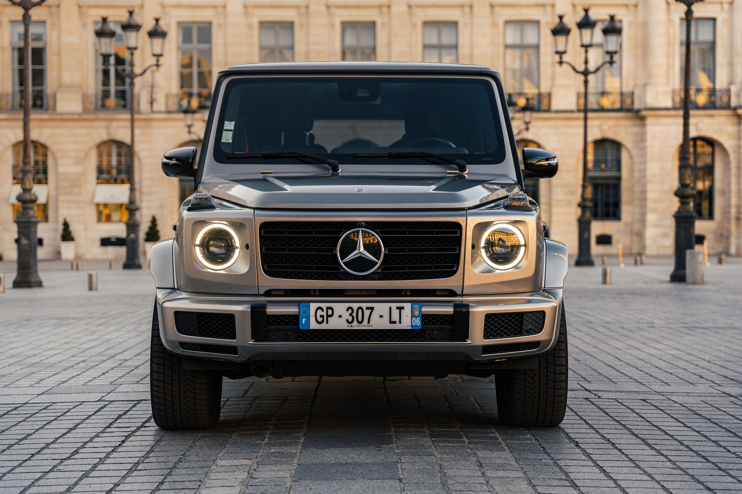 Mercedes Benz G500. Photographe de voitures à Paris — Vitalii Motruk