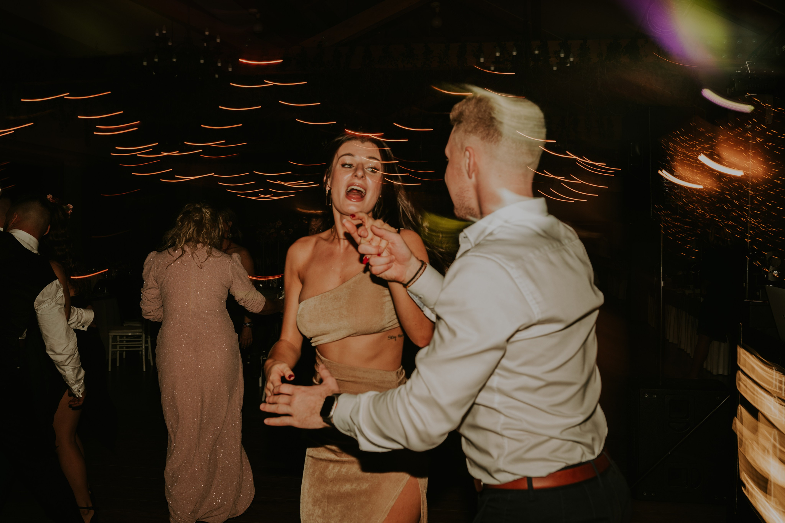 Sala Koralowa w Jaworzu: Opowieść o ślubie Nikoli i Kacpra. Karkowskafoto - fotografia miłości