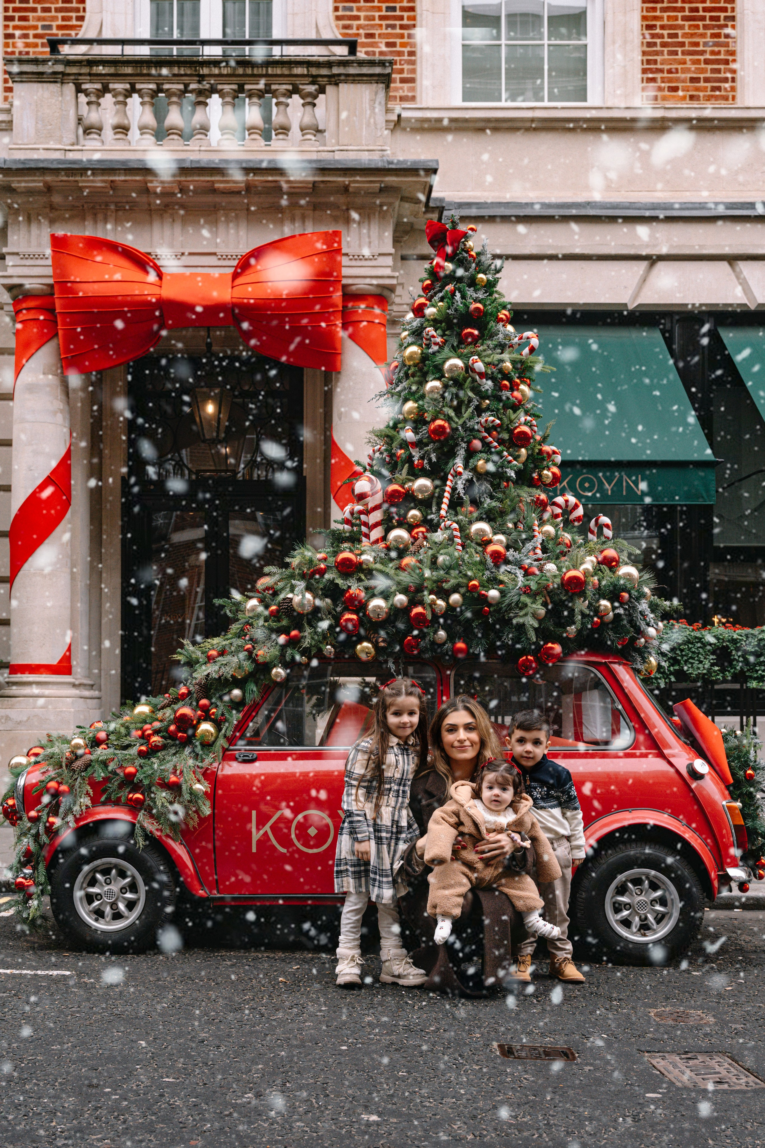 Nicole and family. Tonya Kyrylenko photographer in London